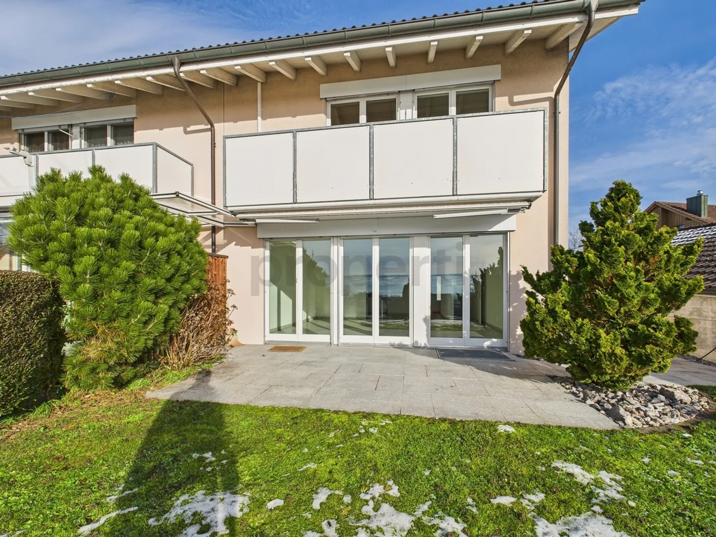 Beautiful 4.5-room family house with garden in Ottenbach - Photo 1 of 13