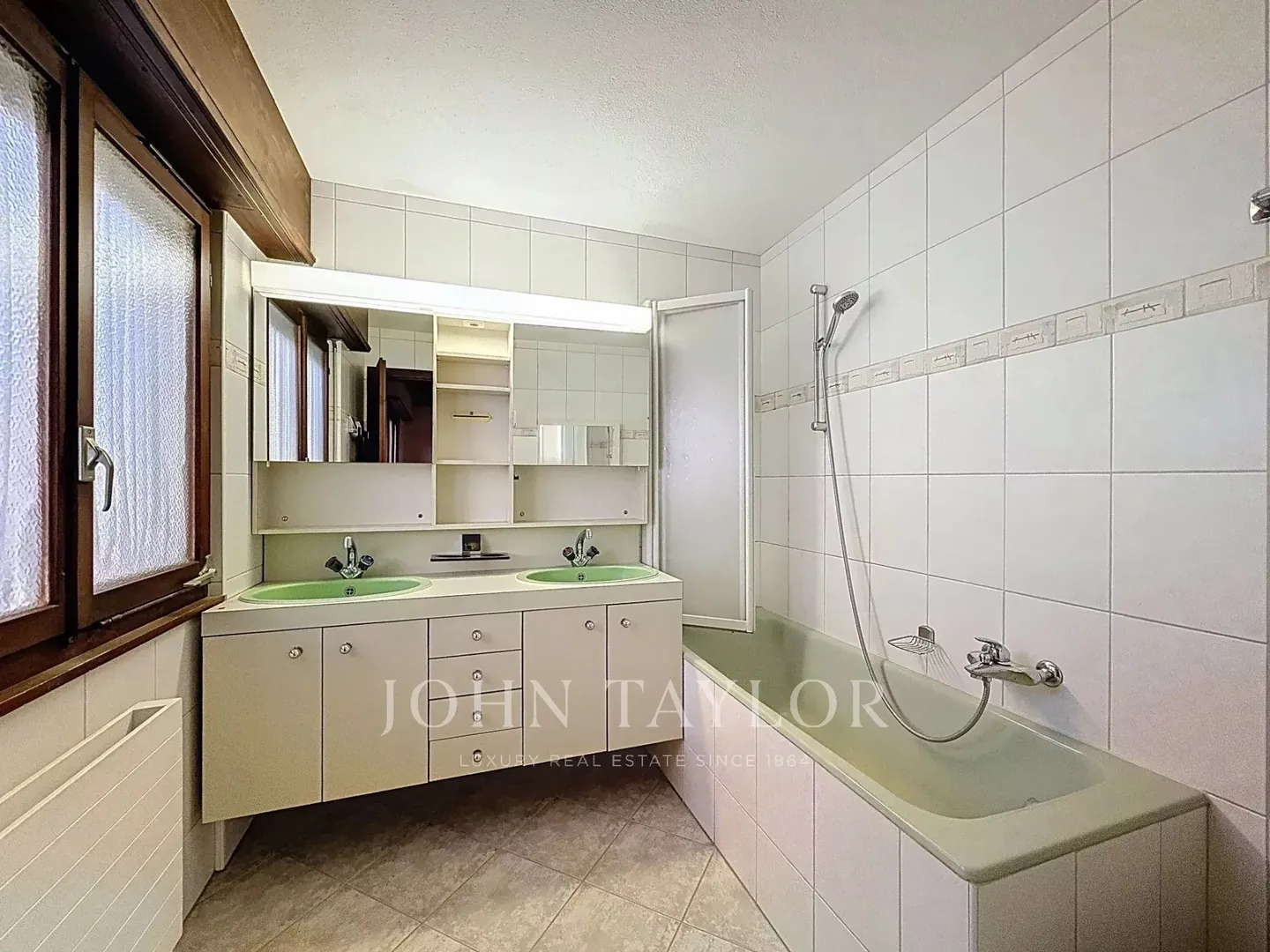 Chalet with a View and Great Potential - Crans-Montana - Photo 5 of 13