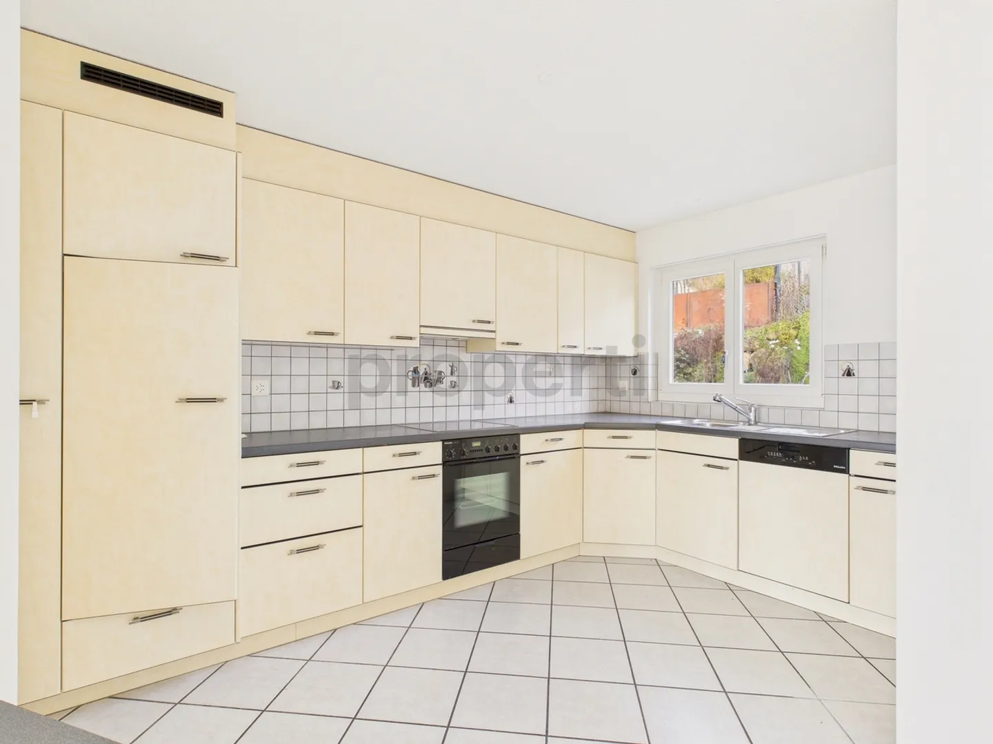 Beautiful 4.5-room family house with garden in Ottenbach - Photo 5 of 13