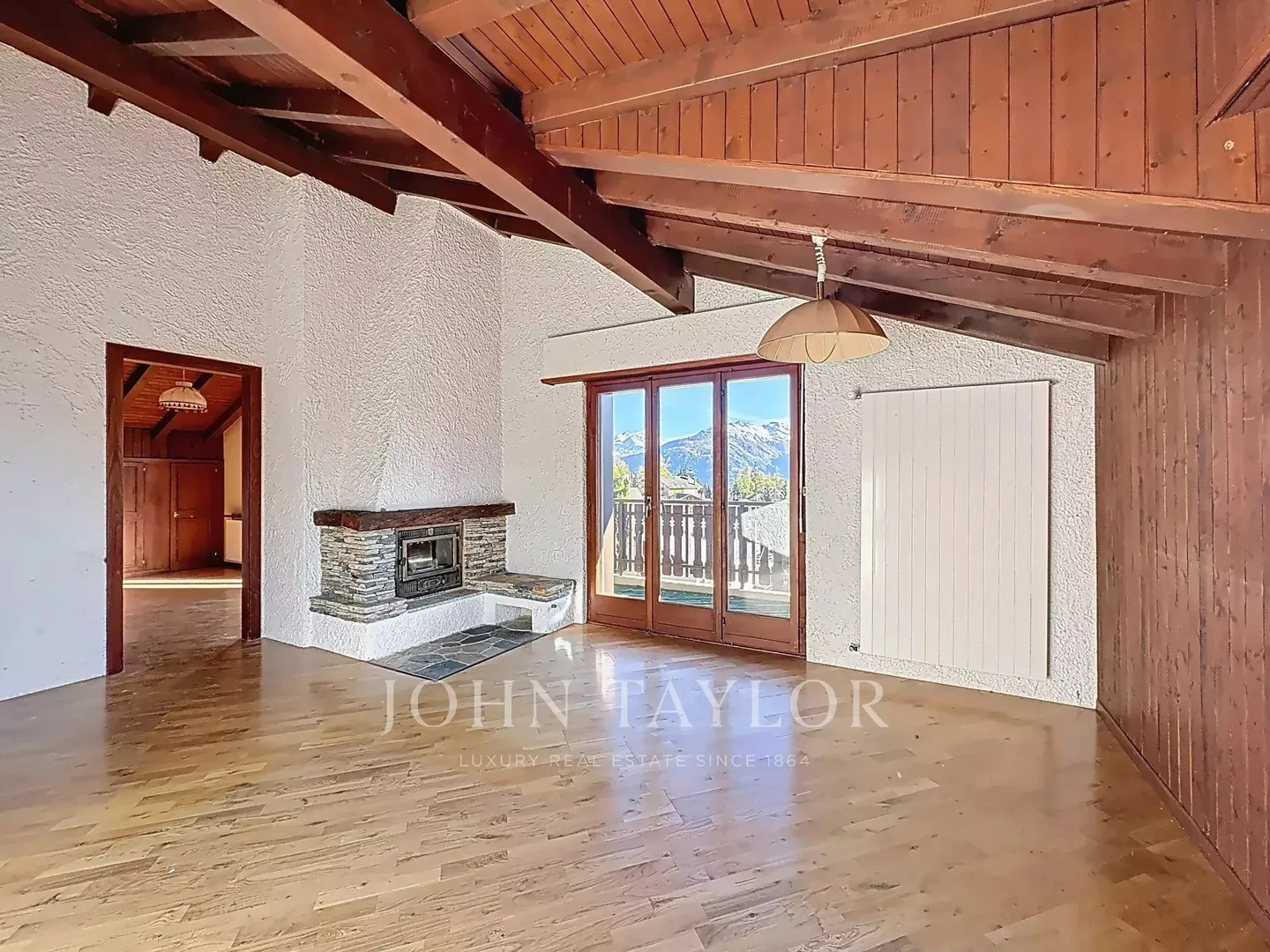 Chalet with a View and Great Potential - Crans-Montana - Photo 8 of 13