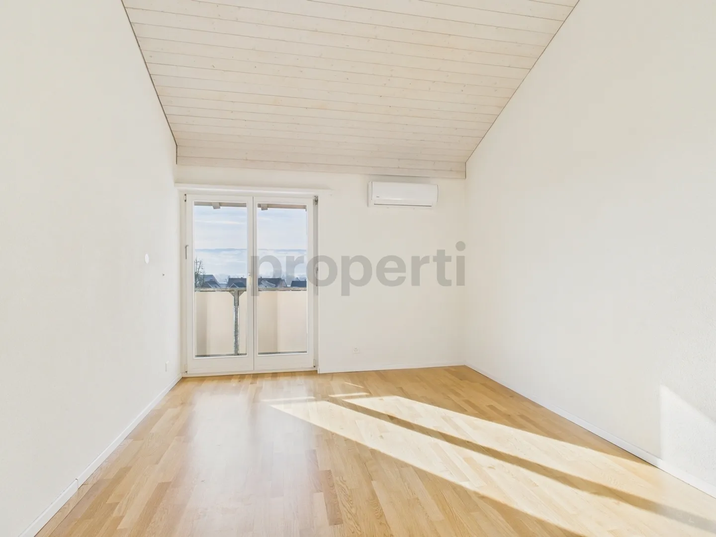 Beautiful 4.5-room family house with garden in Ottenbach - Photo 6 of 13