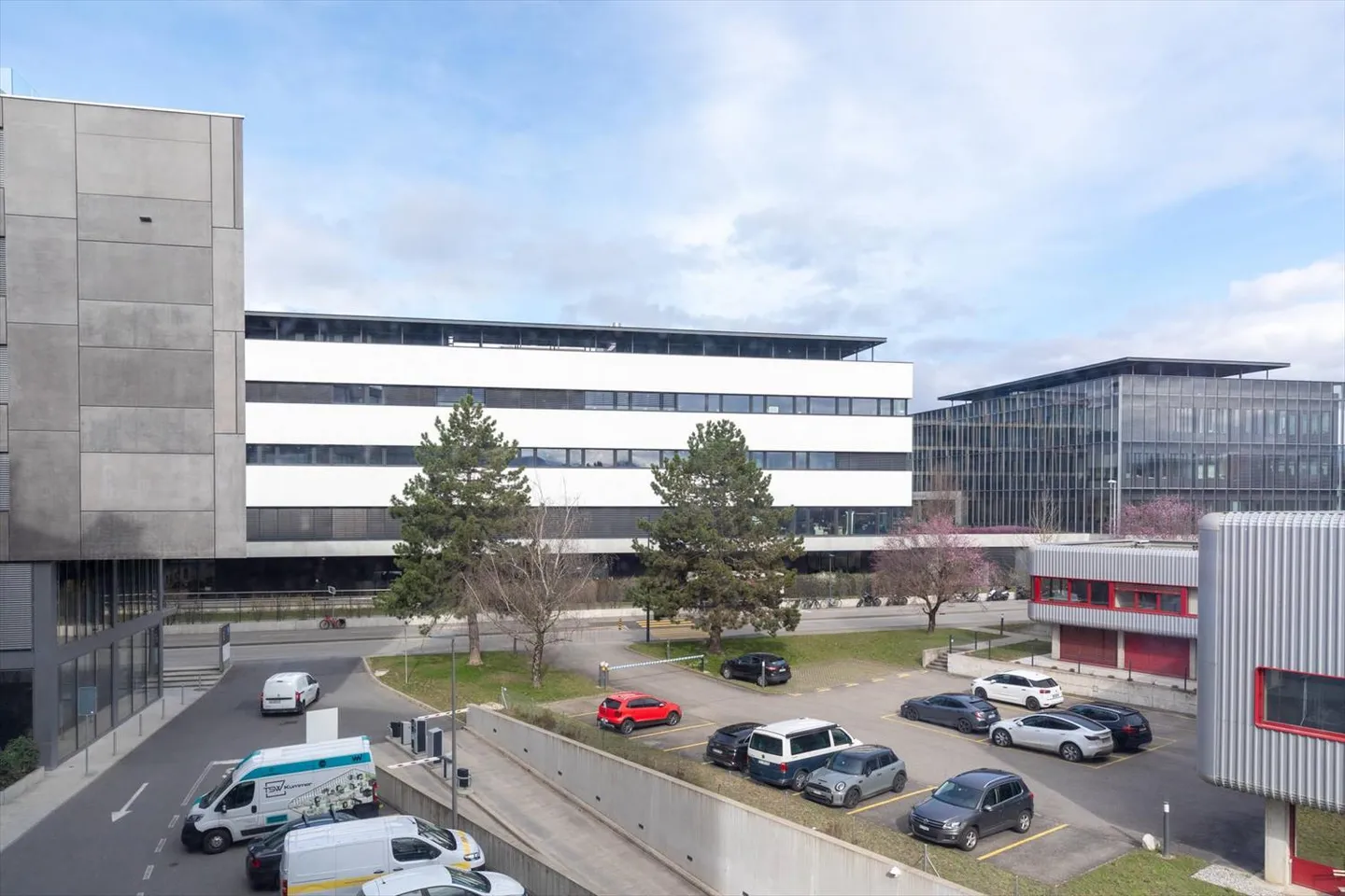 Magnifique surface de 1'430 m2 au 2ème étage d'un bâtiment moderne - Photo 2 sur 12