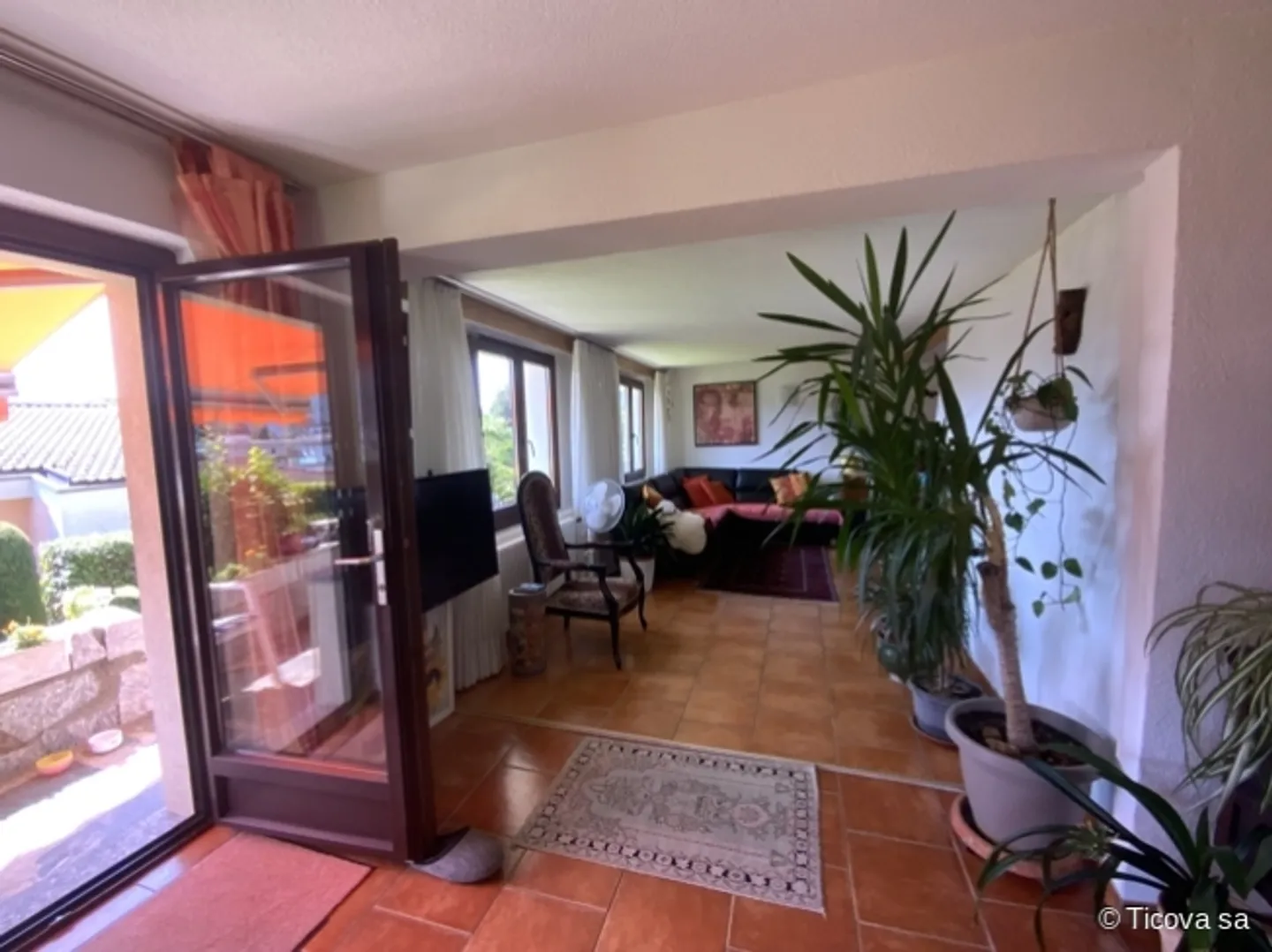 Struttura/villa plurifamiliare con giardino e piscina - Foto 4 di 14