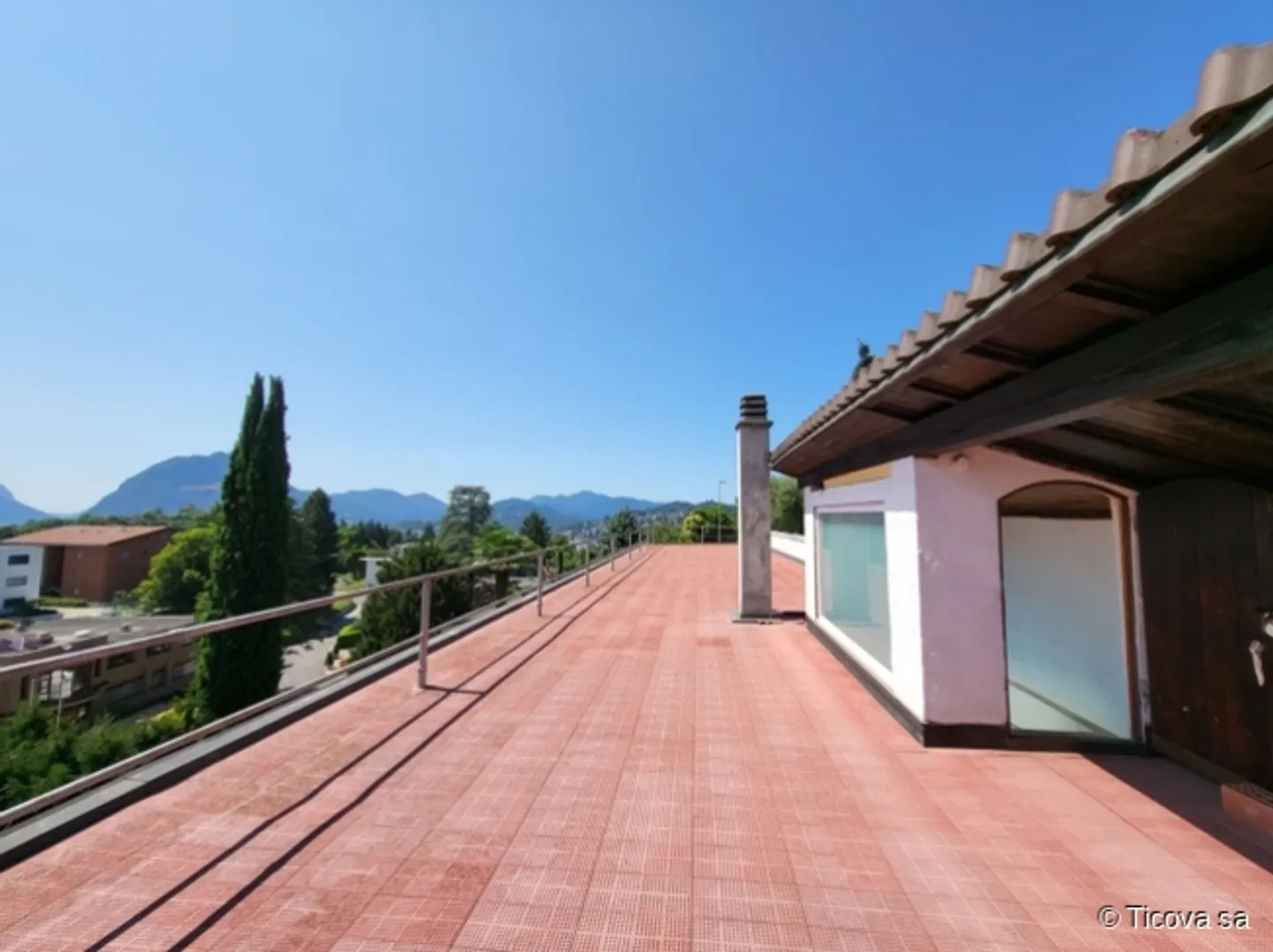 Struttura/villa plurifamiliare con giardino e piscina - Foto 5 di 14