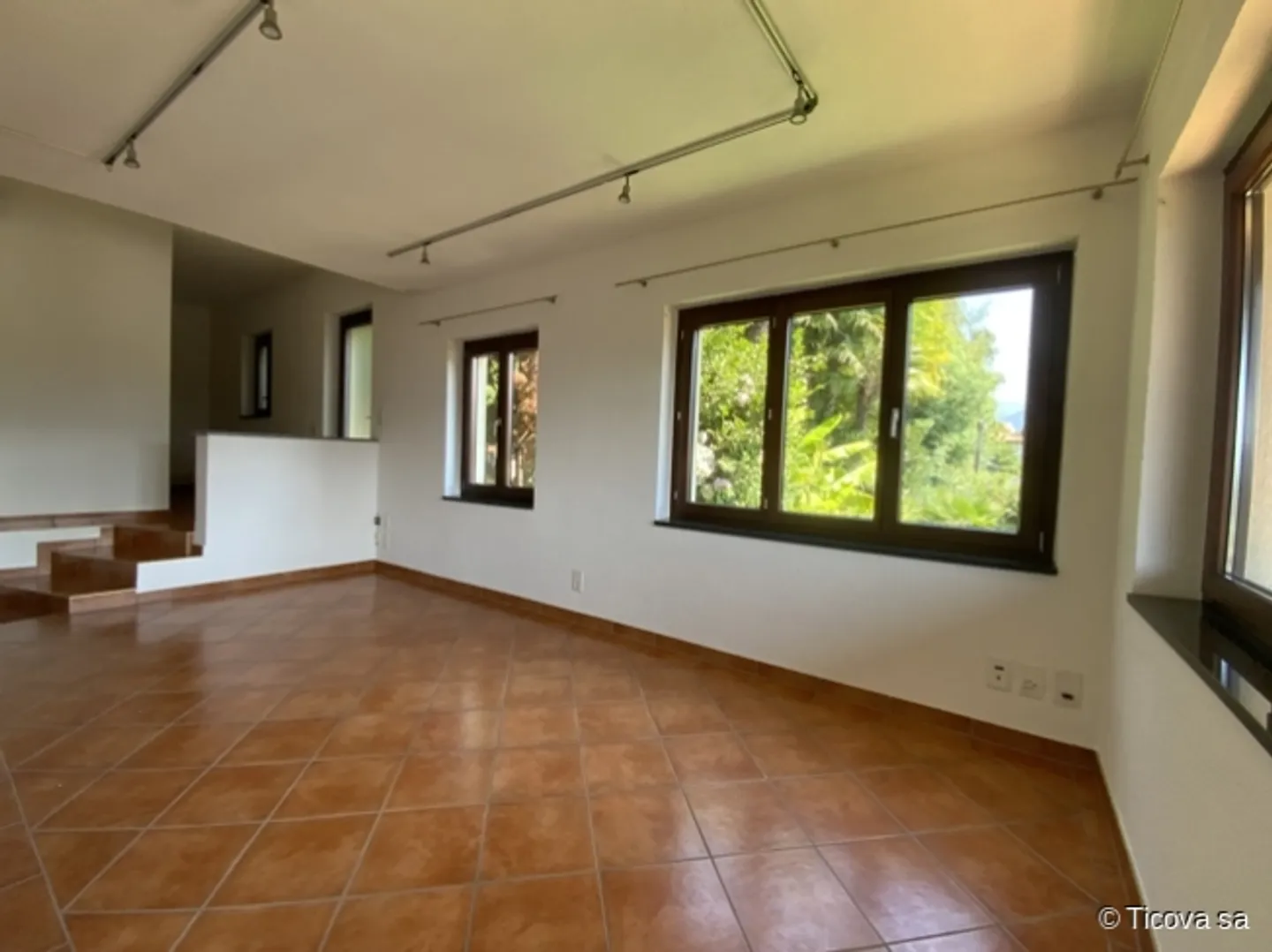 Struttura/villa plurifamiliare con giardino e piscina - Foto 7 di 14