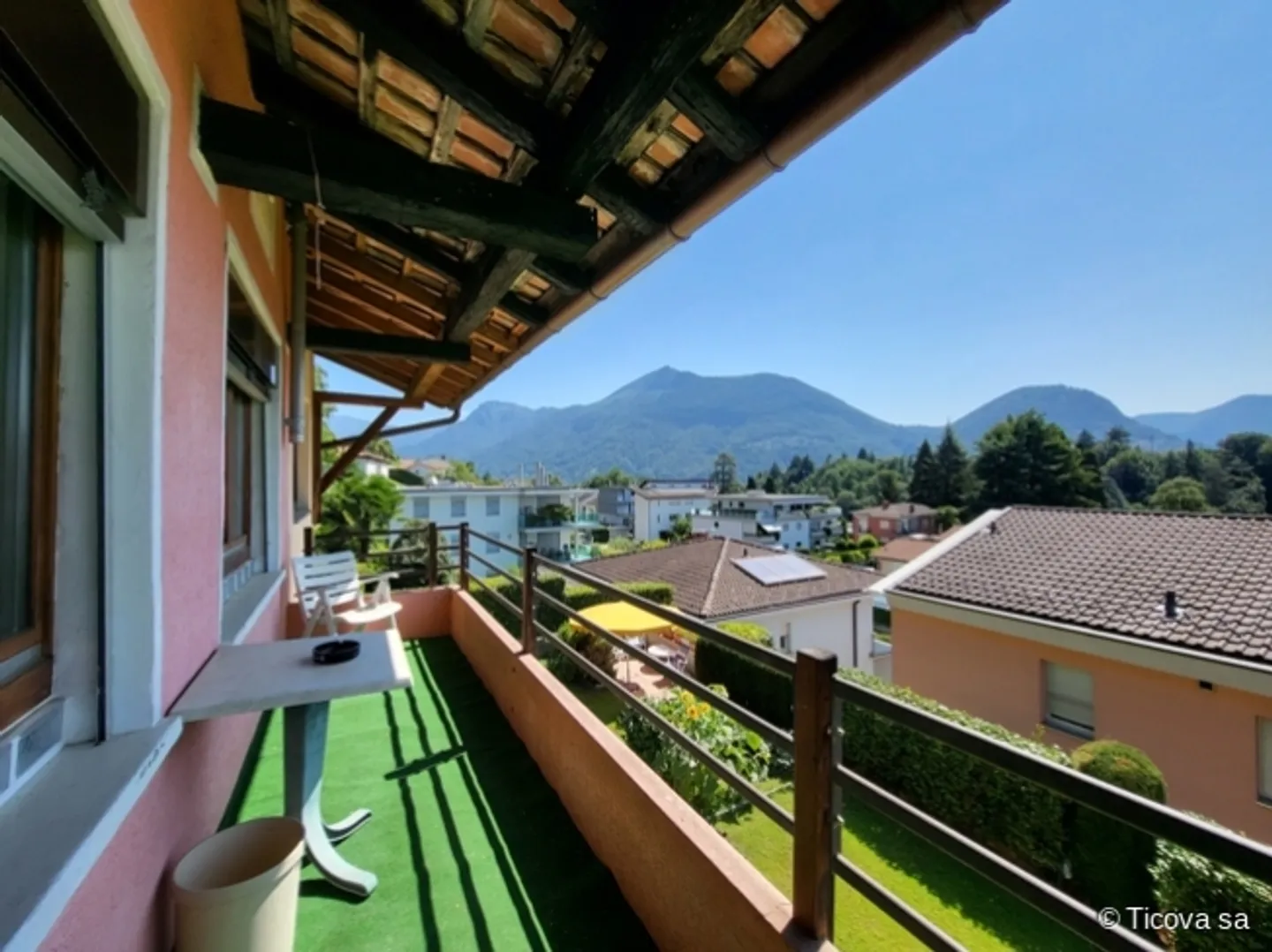Struttura/villa plurifamiliare con giardino e piscina - Foto 8 di 14