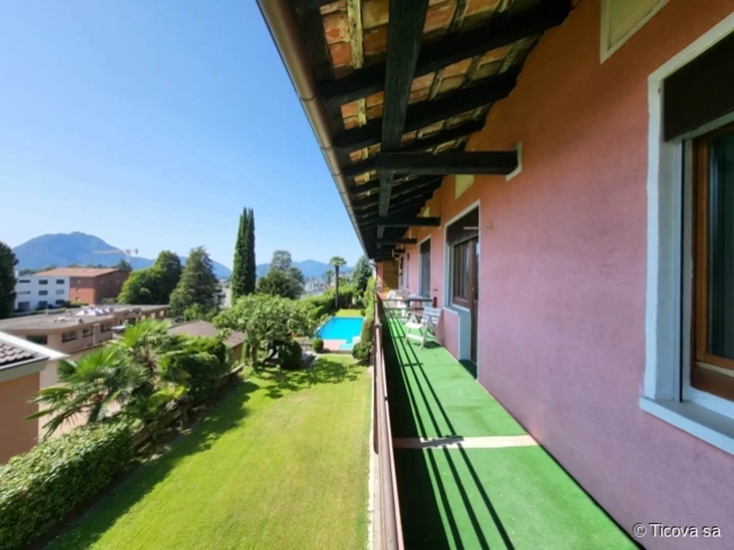 Struttura/villa plurifamiliare con giardino e piscina - Foto 9 di 14