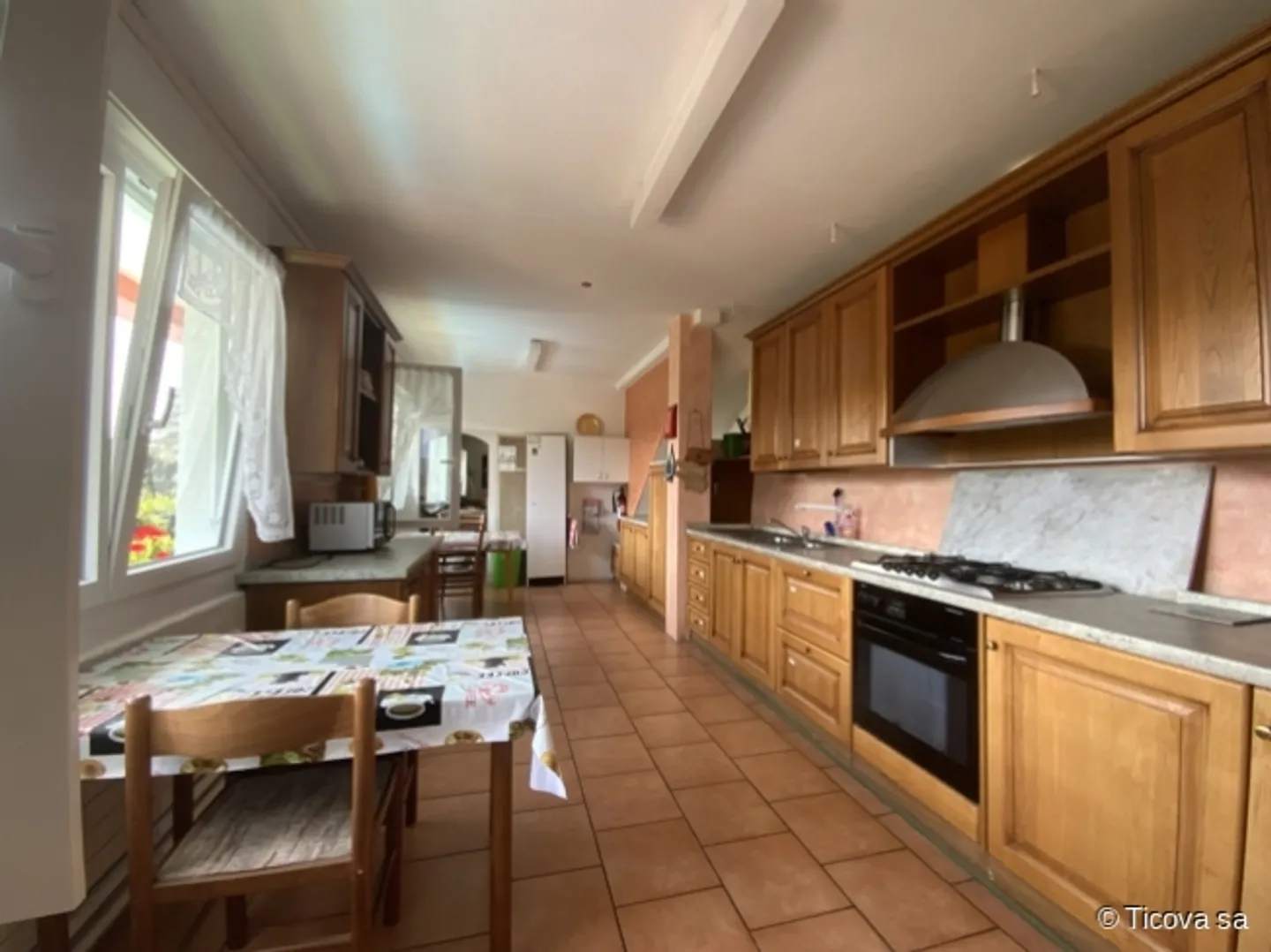 Struttura/villa plurifamiliare con giardino e piscina - Foto 12 di 14
