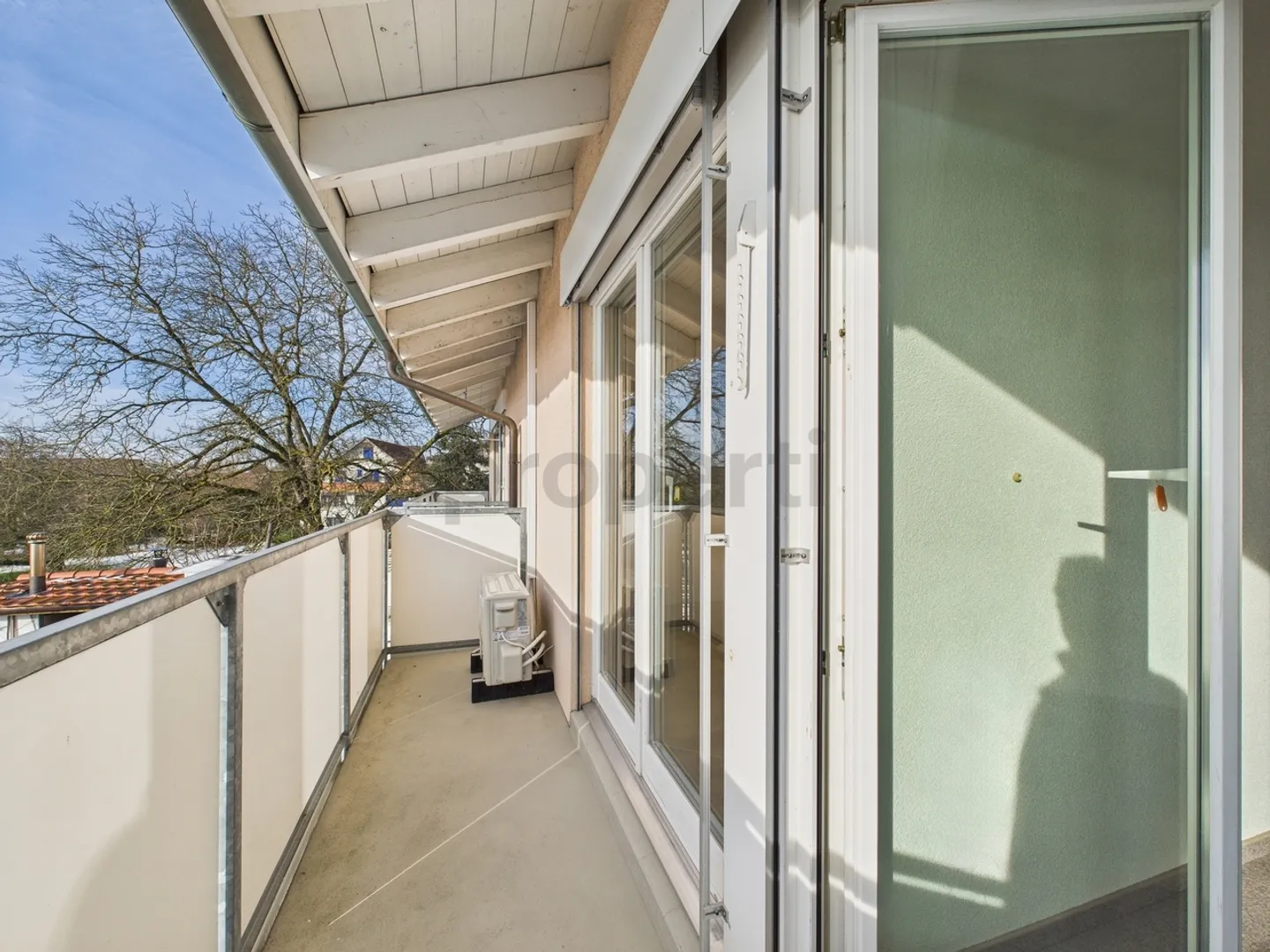 Beautiful 4.5-room family house with garden in Ottenbach - Photo 12 of 13