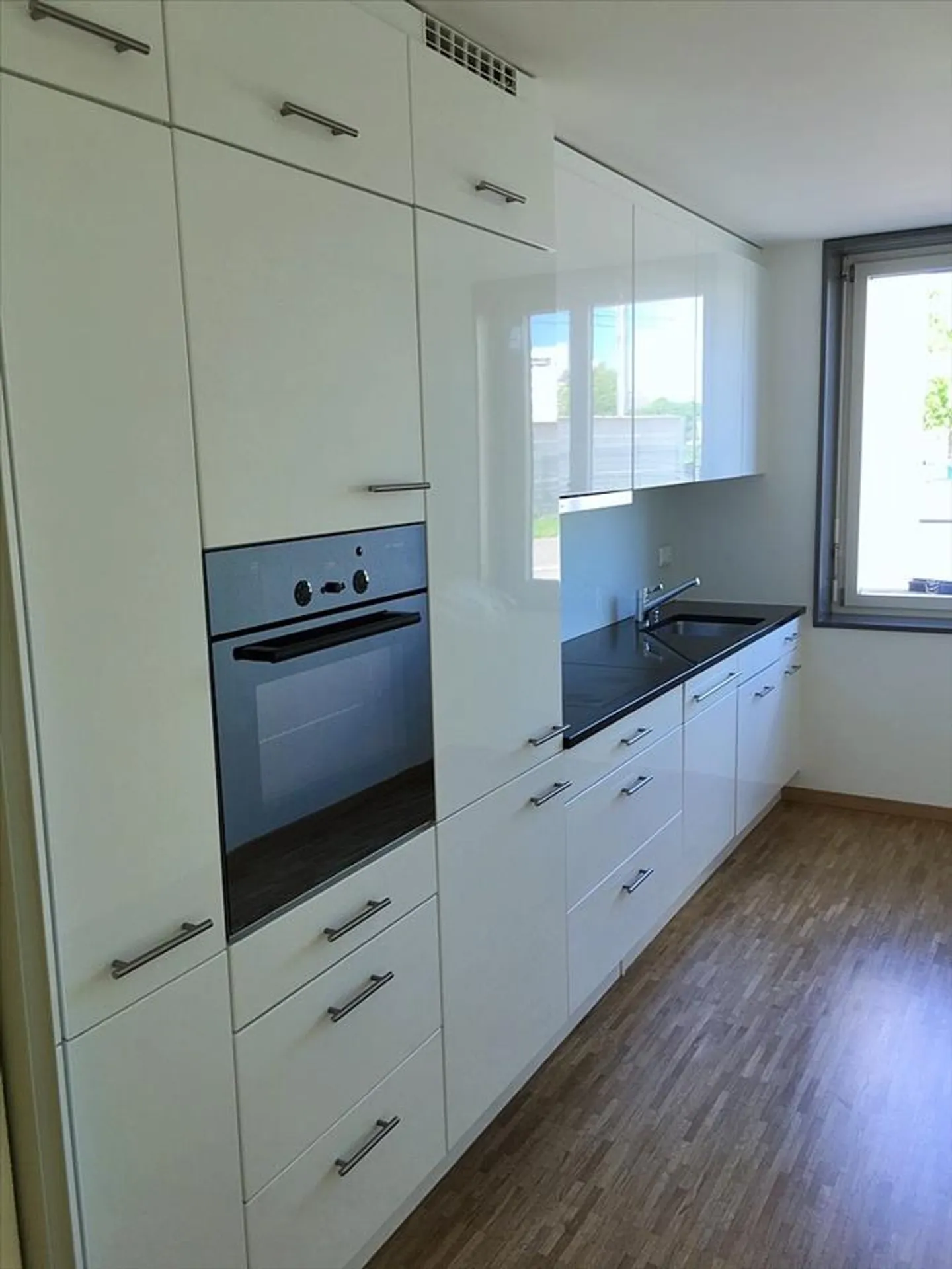 Living in a Quiet Location "Renting Without Deposit" - Photo 3 of 6