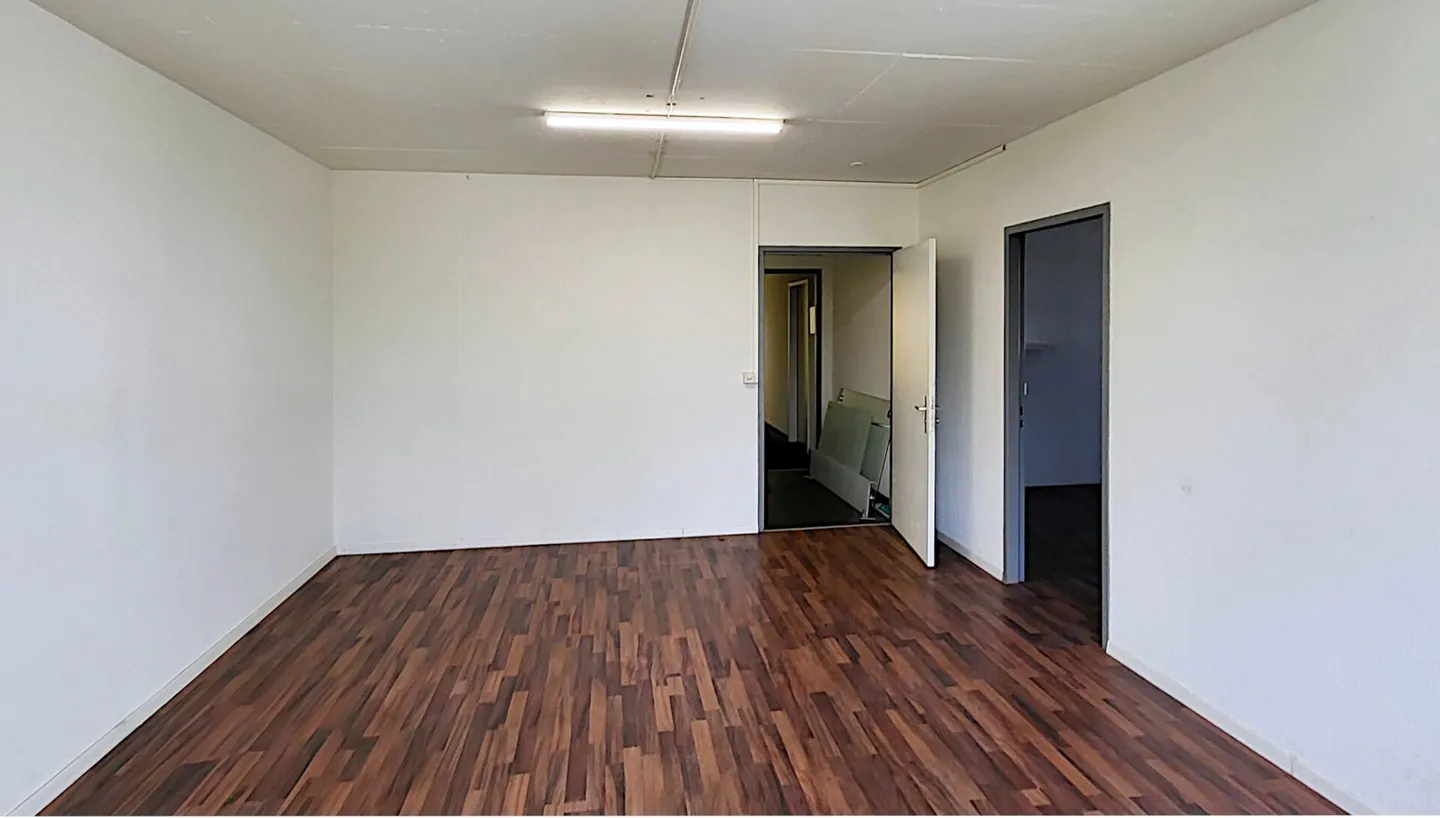 Bureaux/commerciaux magnifiquement aménagés avec beaucoup de lumière naturelle ! - Photo 3 sur 4