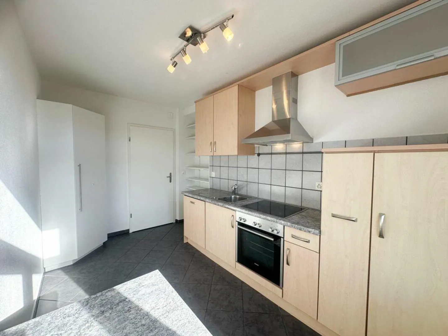 Appartamento ristrutturato con charme cerca nuovi inquilini! - Foto 2 di 8