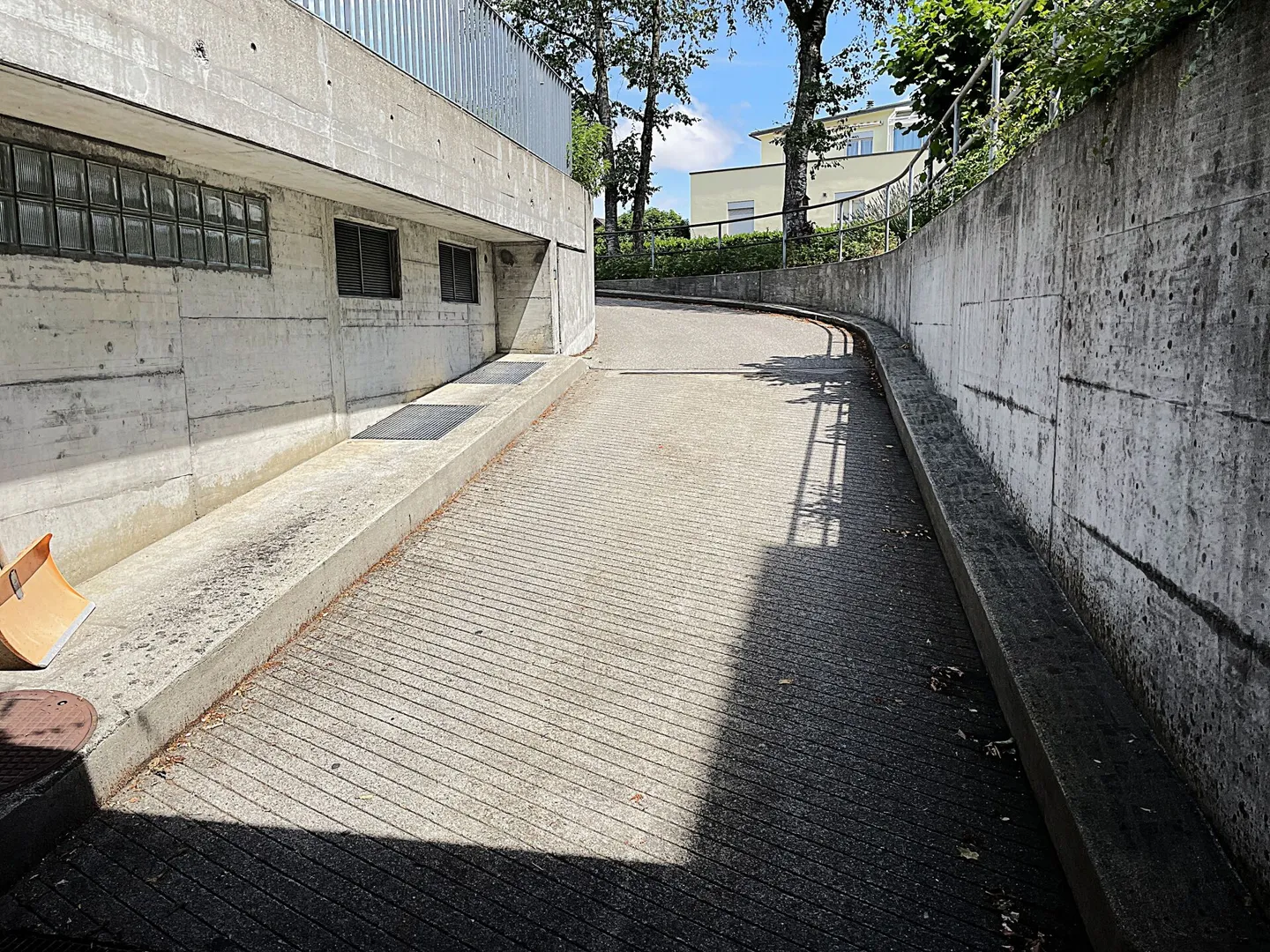 Place de parking à Münchenbuchsee - Photo 3 sur 5