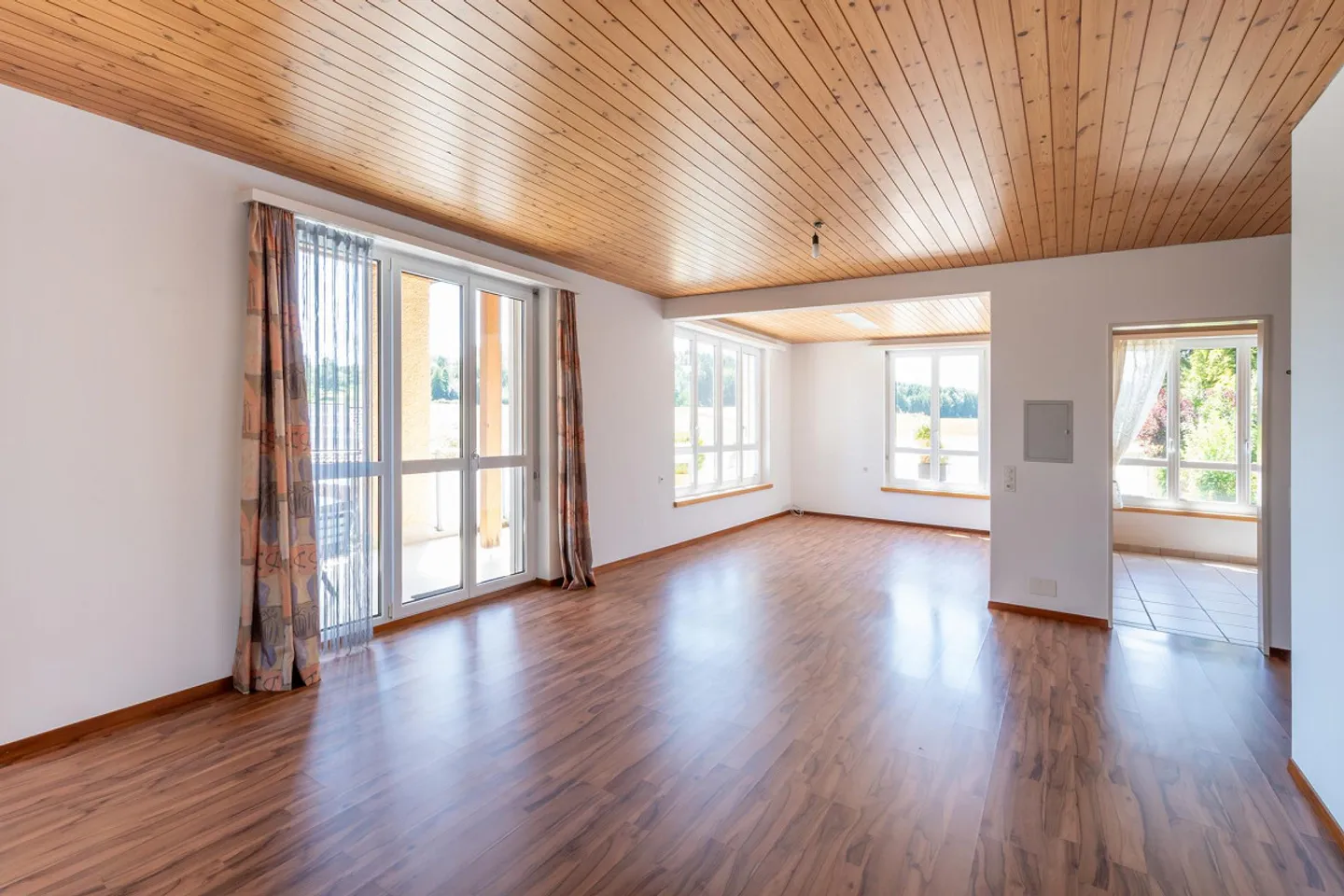 Gepflegtes Mehrfamilienhaus mit schönem Umschwung - Foto 9 von 28