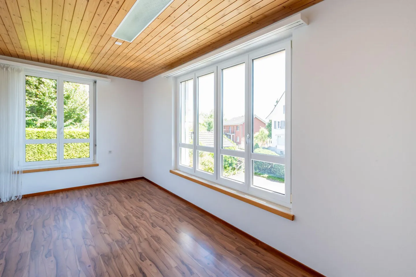 Gepflegtes Mehrfamilienhaus mit schönem Umschwung - Foto 10 von 28