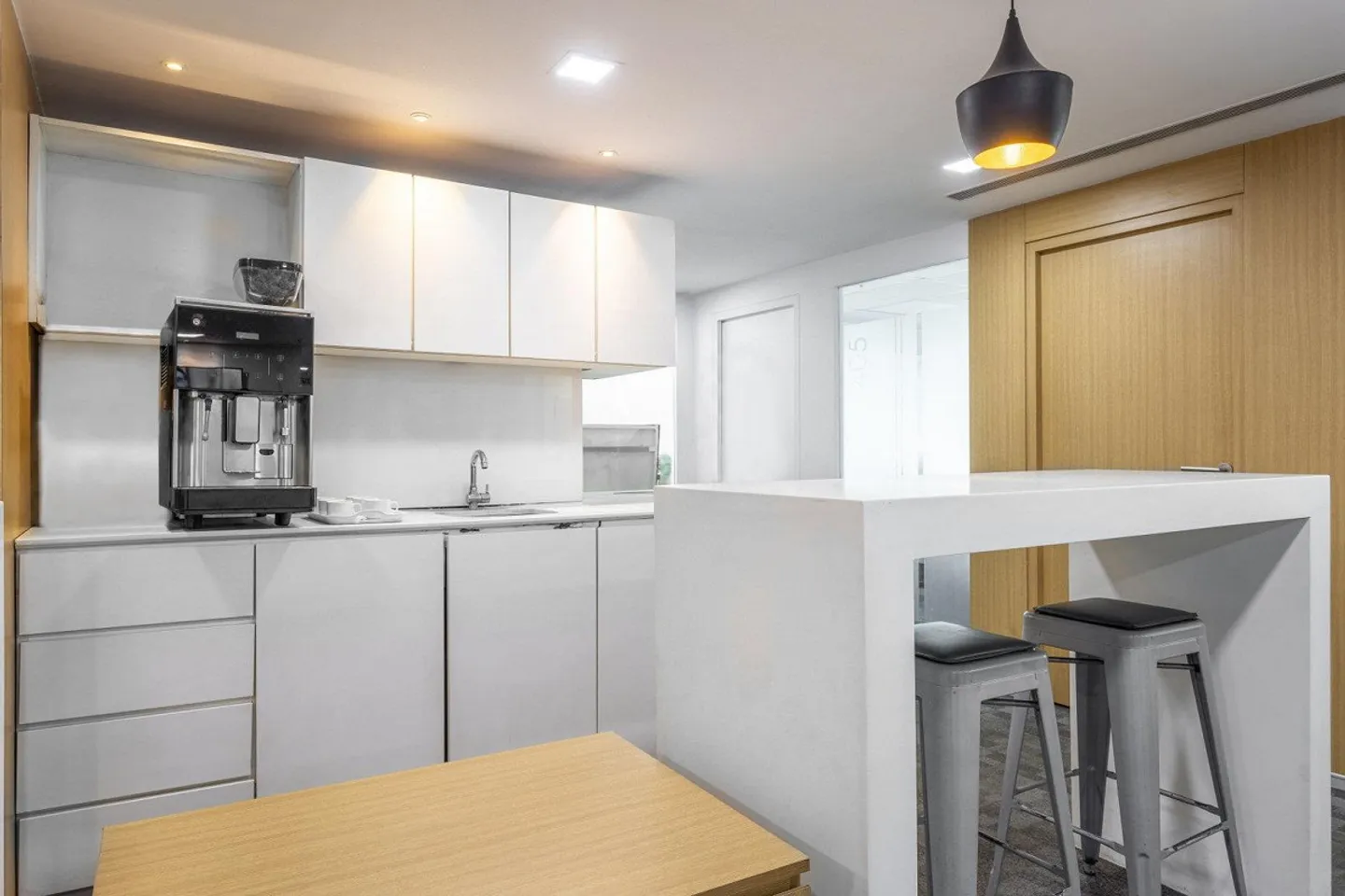 Office Design for 15 People at Spaces Quai de l'Ile - Photo 7 of 9