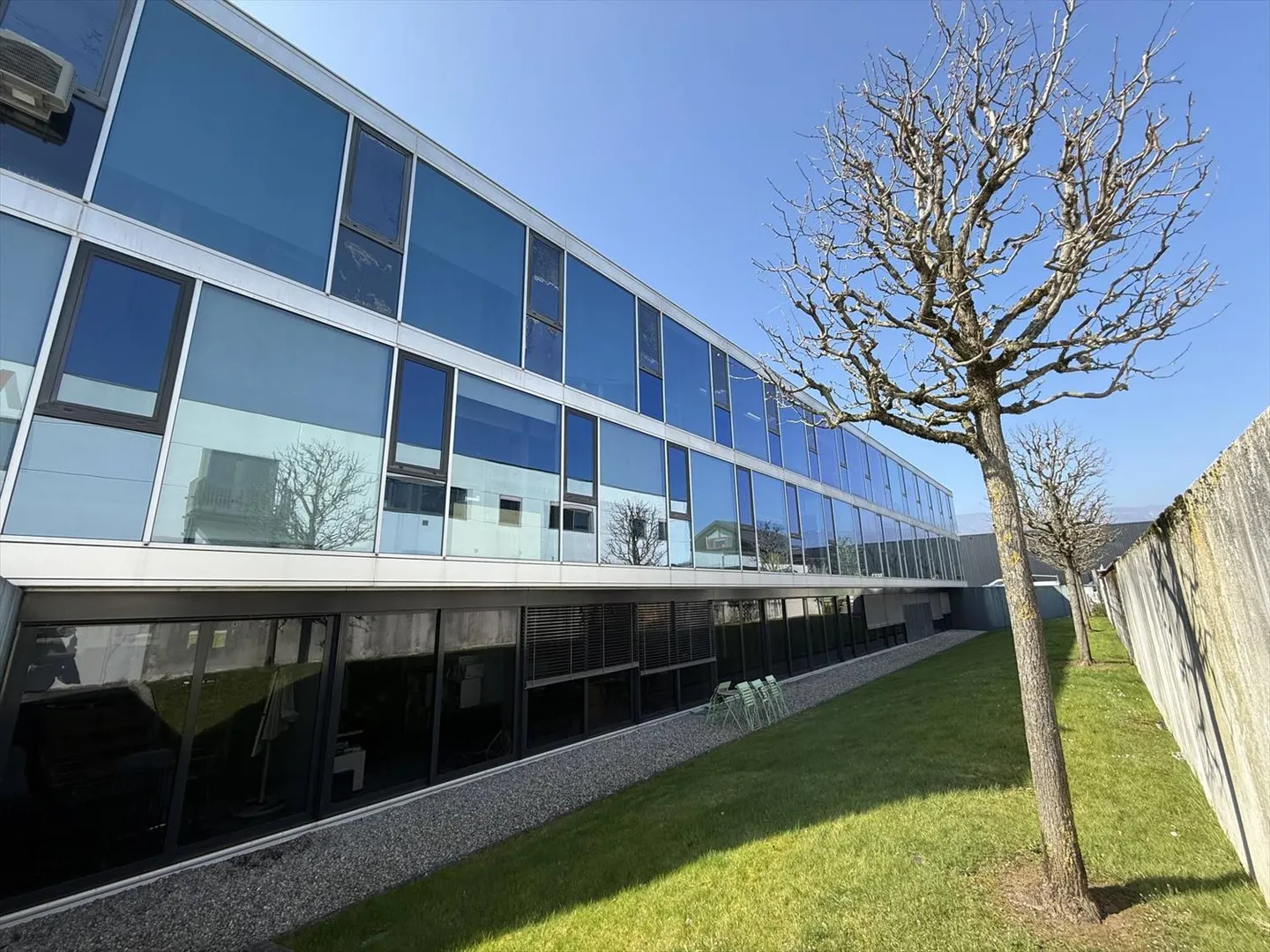 300m2 divisible office located in Terre Sainte - Photo 3 of 8