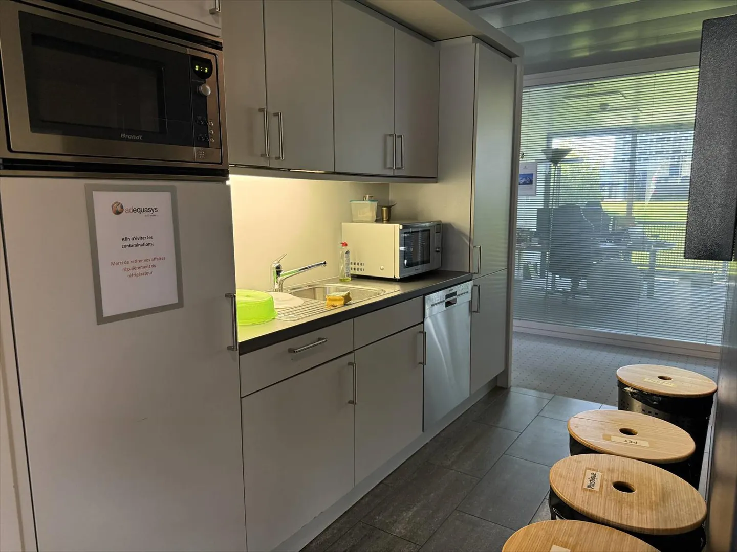300m2 divisible office located in Terre Sainte - Photo 8 of 8