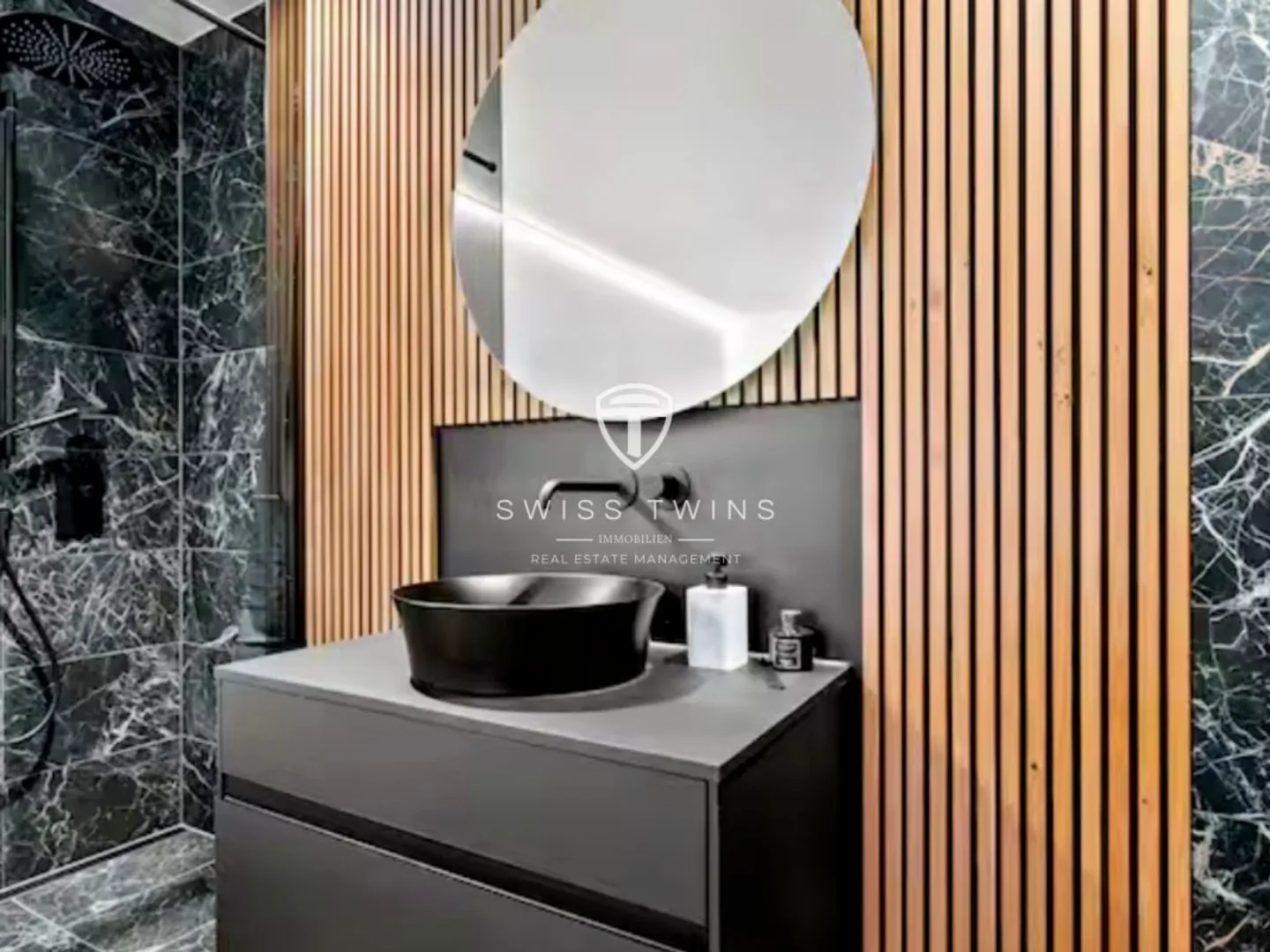 Luxuriöse 3.5-Zimmer-Terrassenwohnung mit 132m² Privat-Terrasse und traumhafter Aussicht auf Pilatus & Rigi - Foto 9 von 12