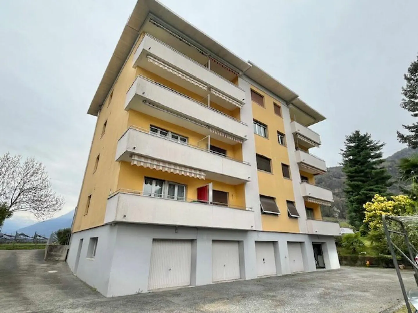 IN VENDITA A QUARTINO - APPARTAMENTO DI 4.5 LOCALI AL PIANO TERRA - Foto 1 di 18