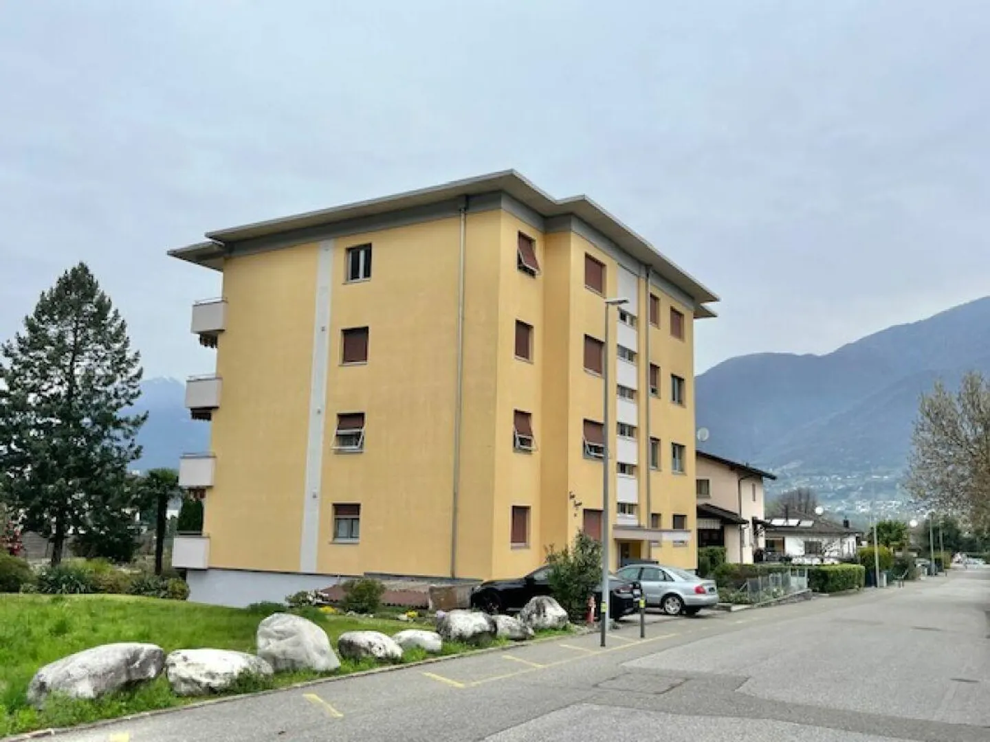 IN VENDITA A QUARTINO - APPARTAMENTO DI 4.5 LOCALI AL PIANO TERRA - Foto 2 di 18