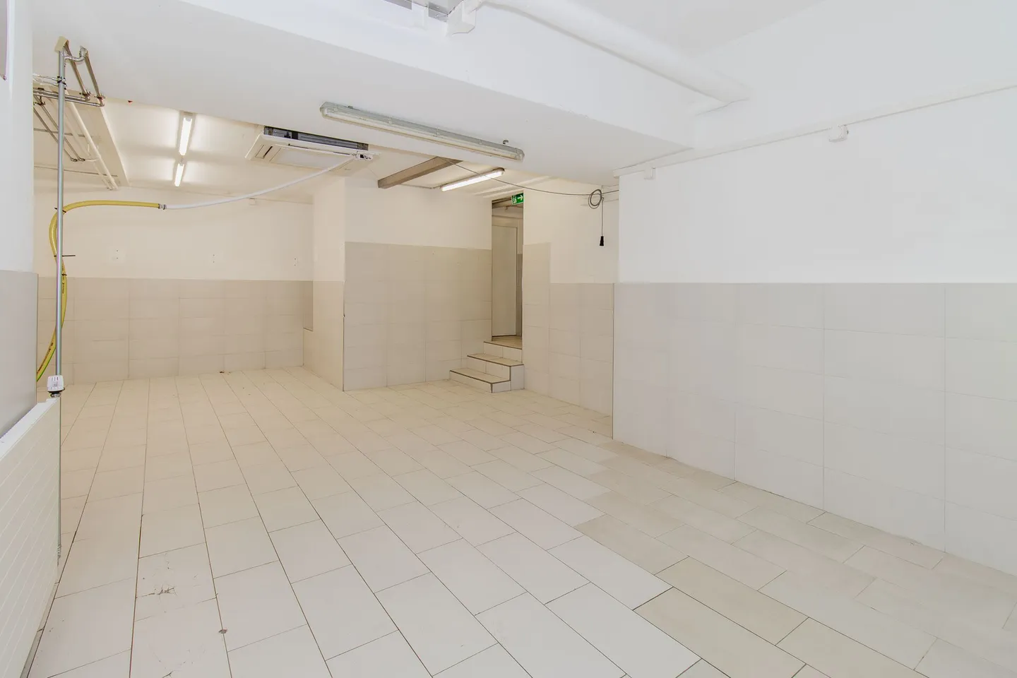 Locali commerciali in una posizione centrale - Foto 4 di 9