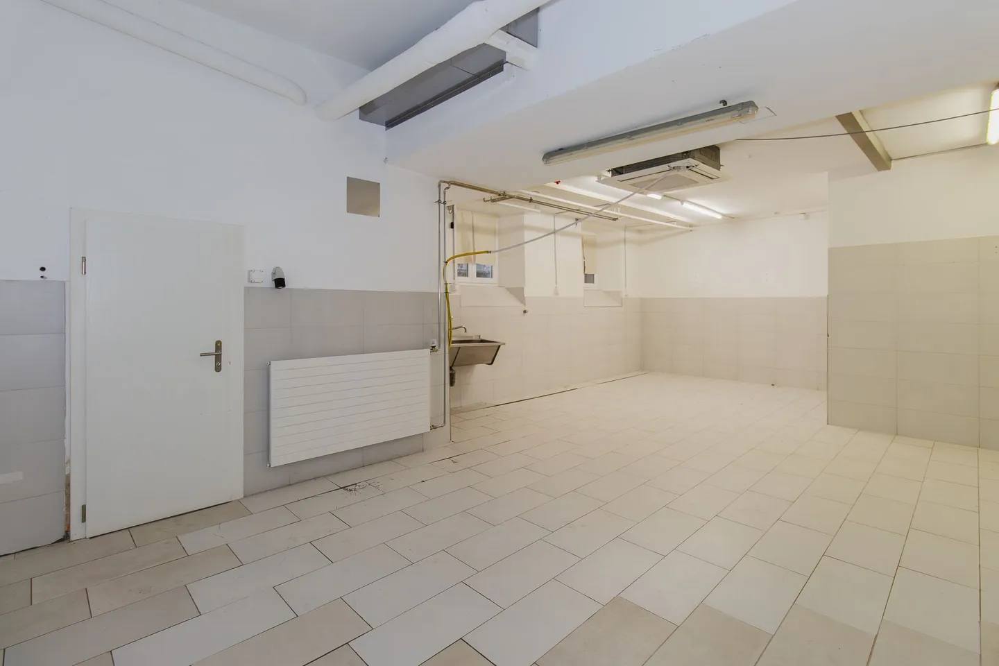 Locali commerciali in una posizione centrale - Foto 5 di 9