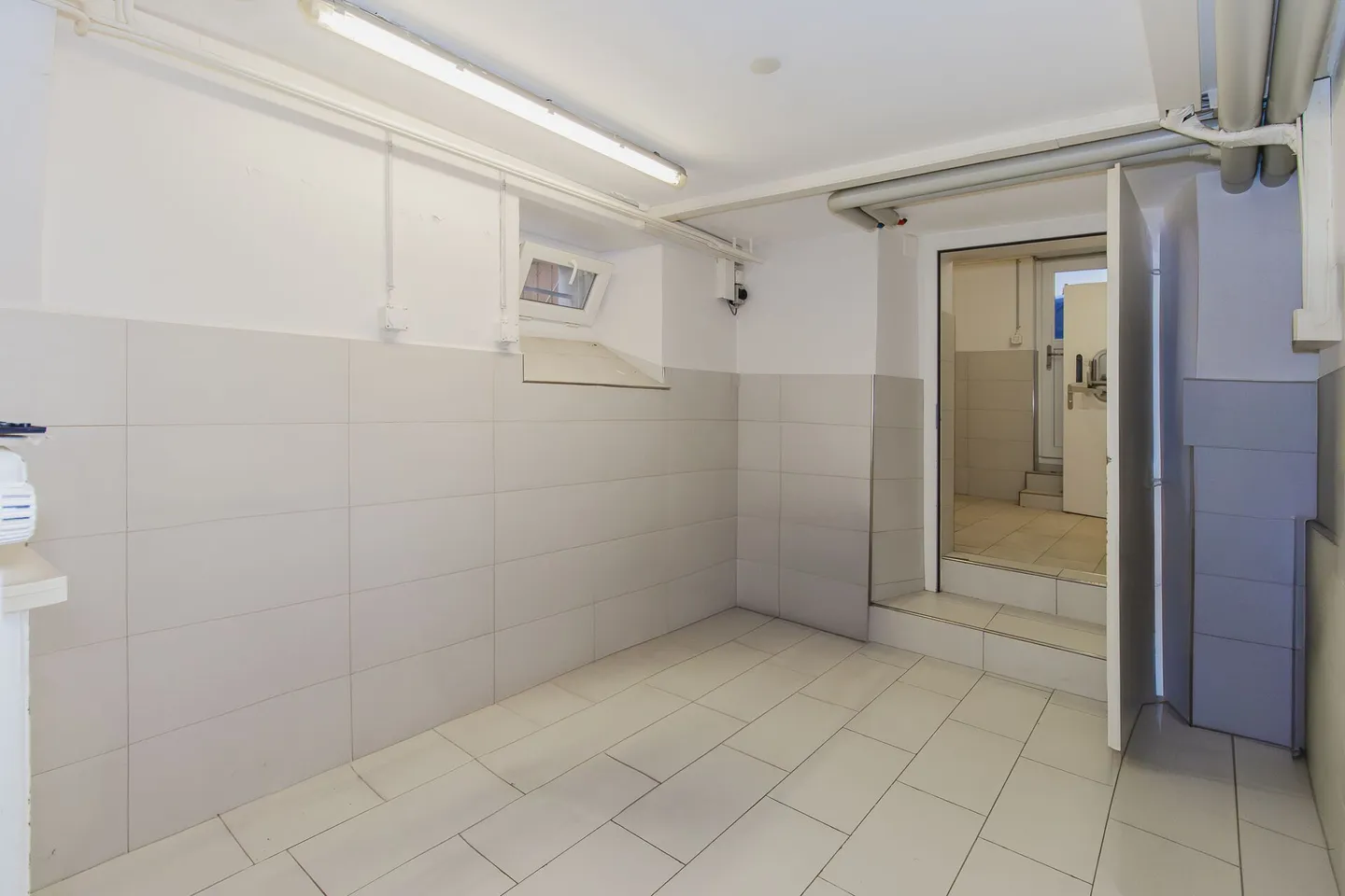 Locali commerciali in una posizione centrale - Foto 6 di 9