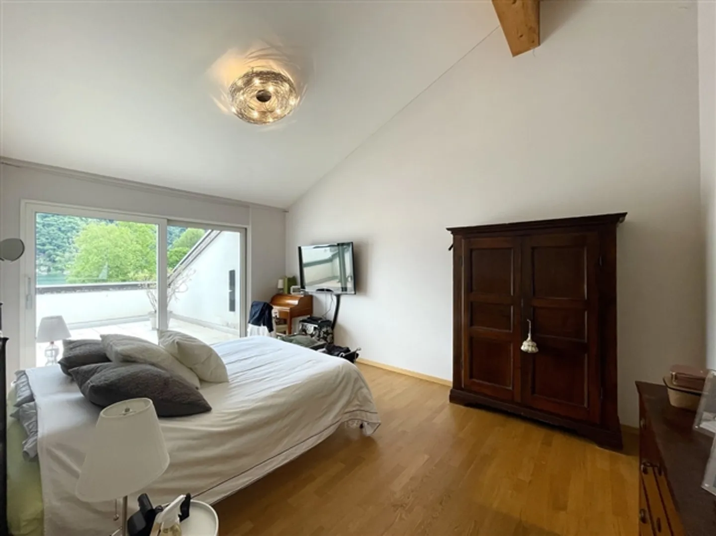 Elegant Penthouse with Guaranteed Privacy - Photo 12 of 20