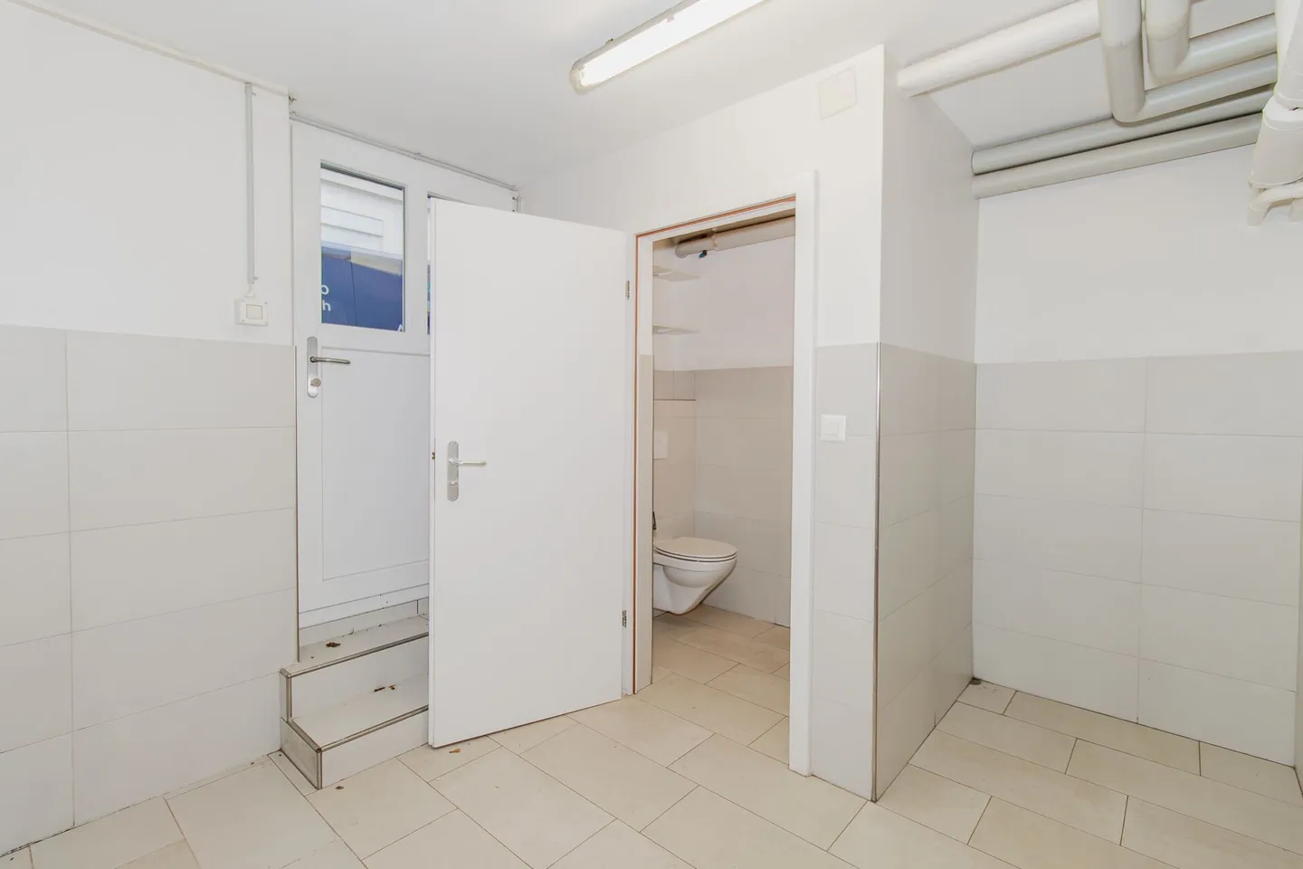 Locali commerciali in una posizione centrale - Foto 8 di 9