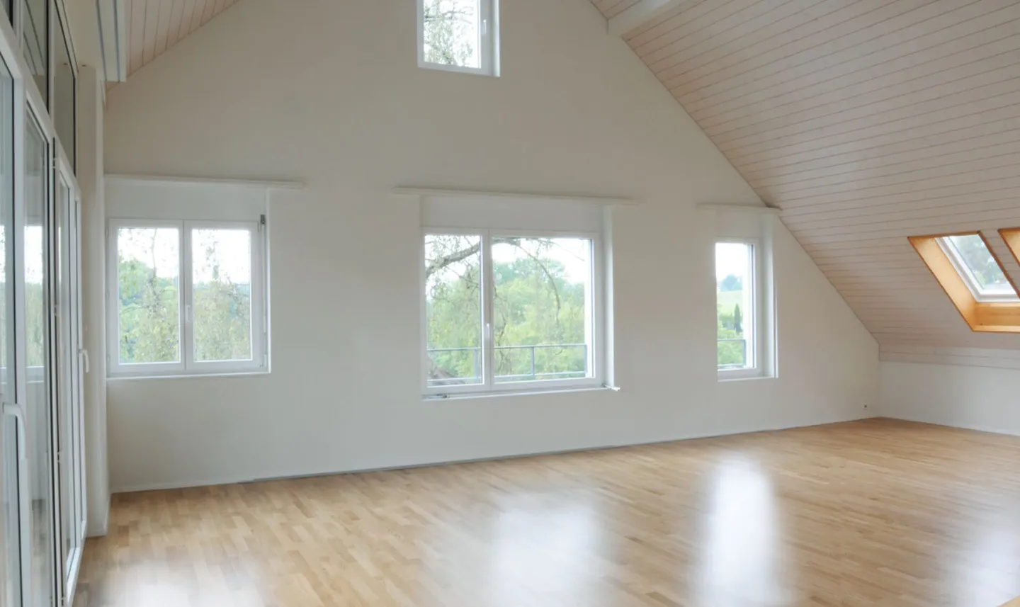 Wunderschöne 3.5-Zimmer-Maisonettewohnung mit Galerie und Terrasse in Bäretswil - Foto 5 von 9