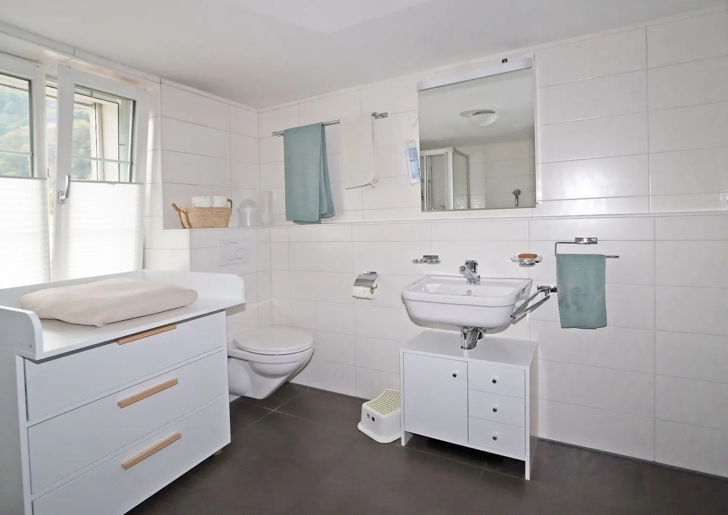 Casa plurifamiliare con 8 unità abitative e diversi garage a Netstal GL - Foto 1 di 13