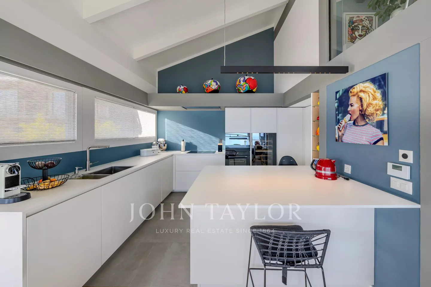 EXCLUSIVITY: Modern Villa with Panoramic Lake and Alpine Views - Photo 5 of 11