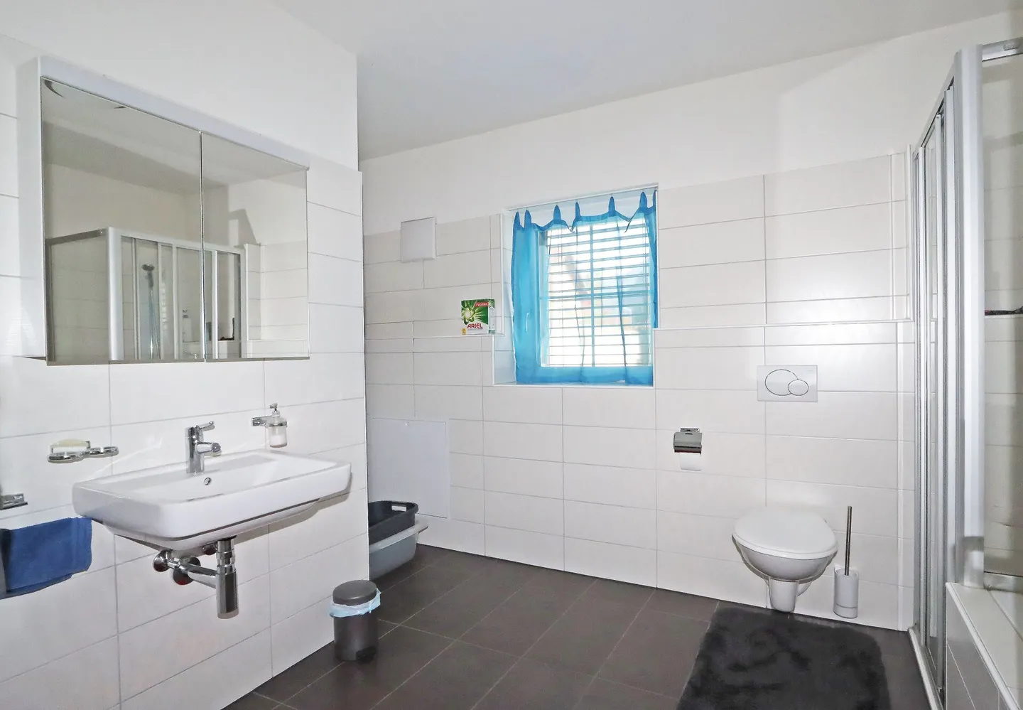 Casa plurifamiliare con 8 unità abitative e diversi garage a Netstal GL - Foto 7 di 13