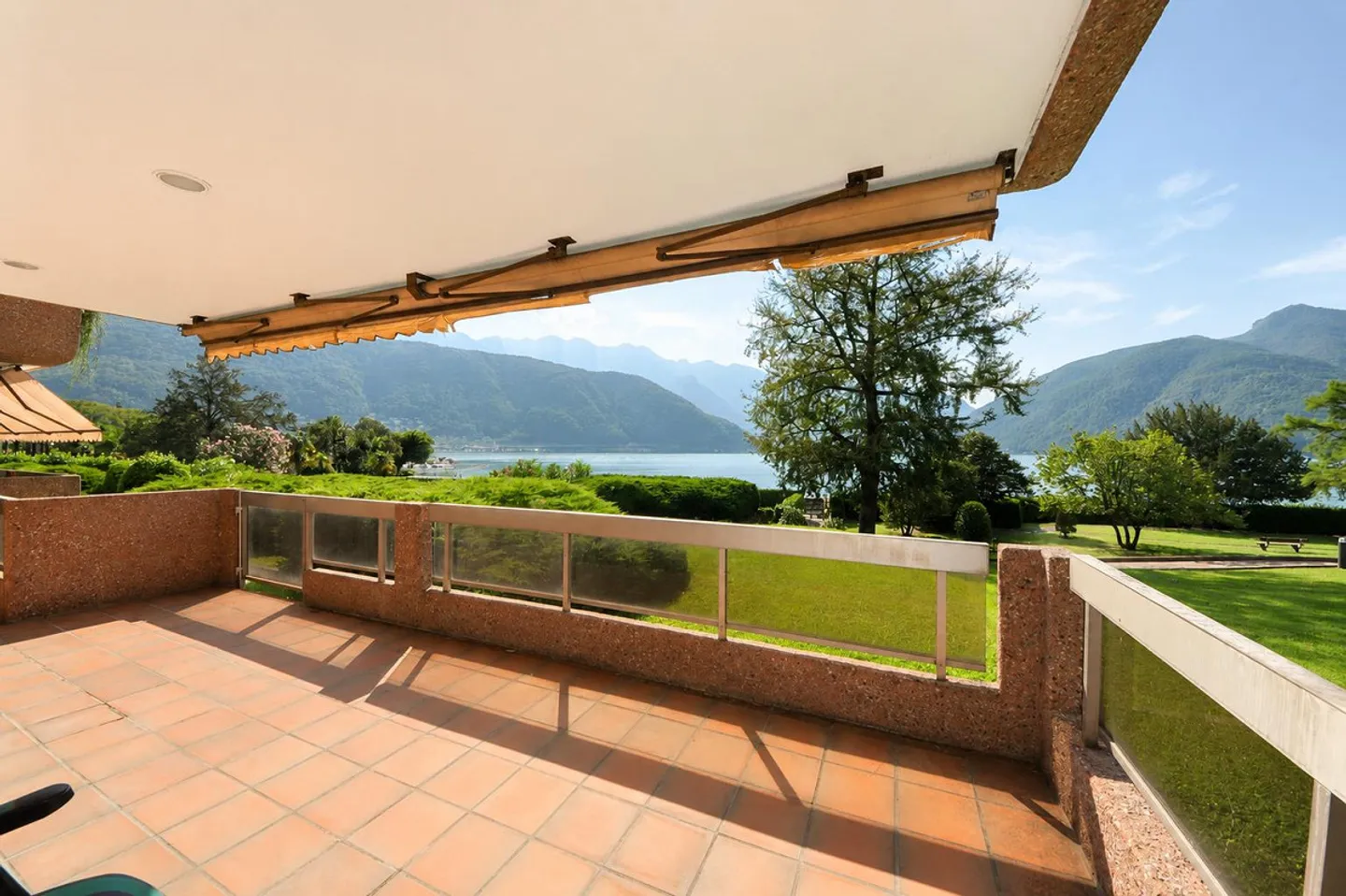 Appartamento con terrazza vista lago - Photo 3 sur 10