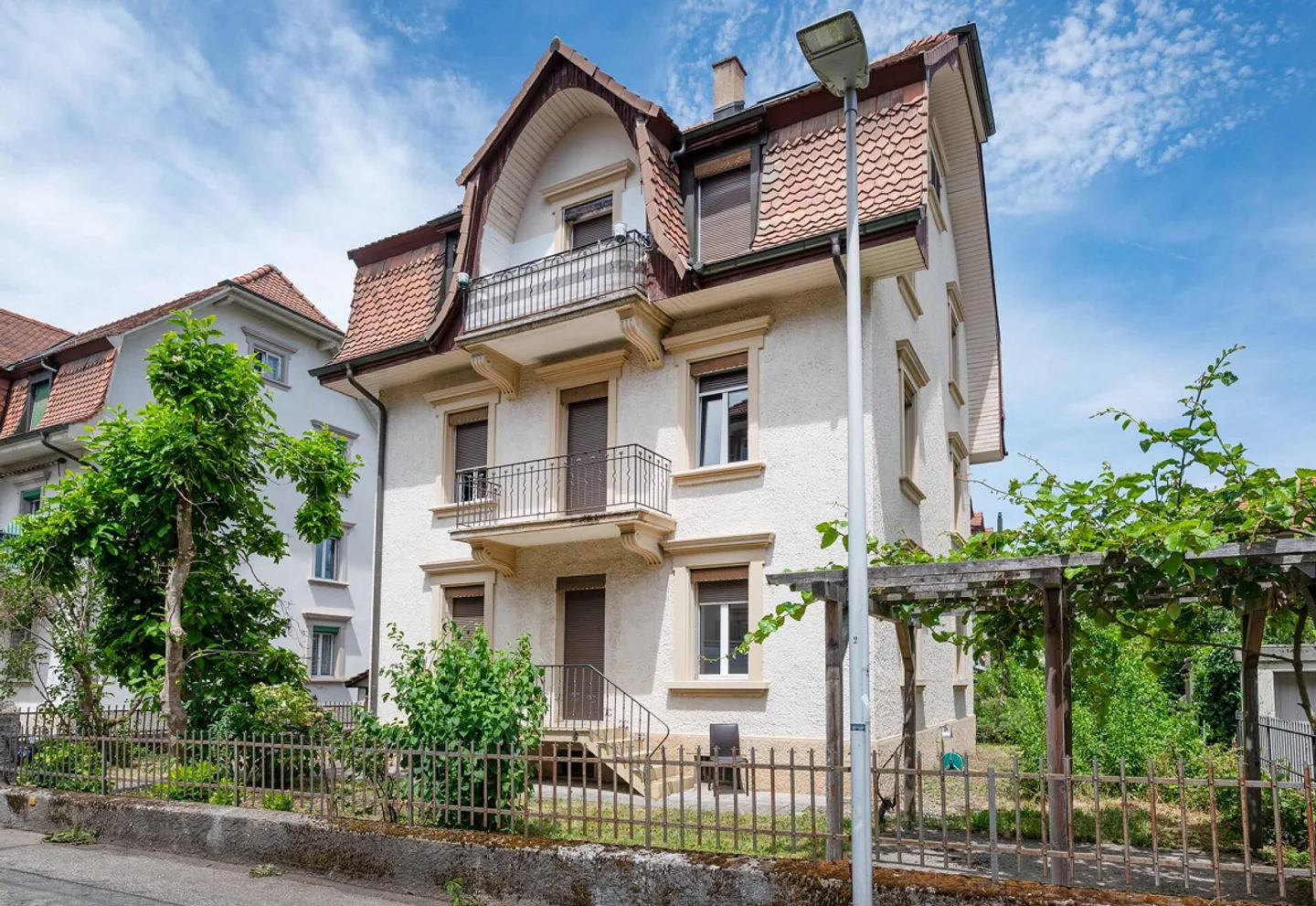 Charming, centrally located multi-family house with practical garden - Photo 3 of 14