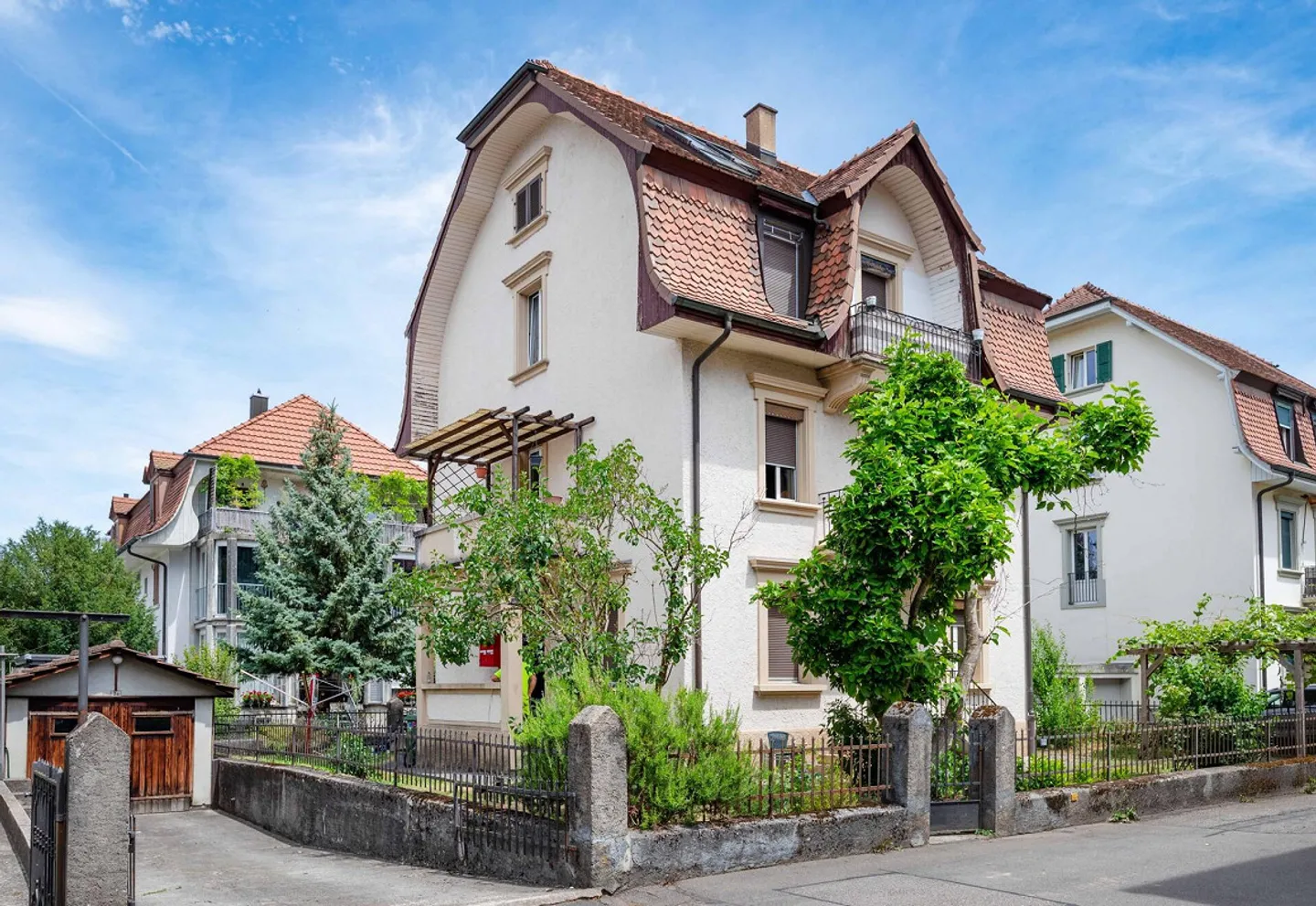 Charming, centrally located multi-family house with practical garden - Photo 2 of 14