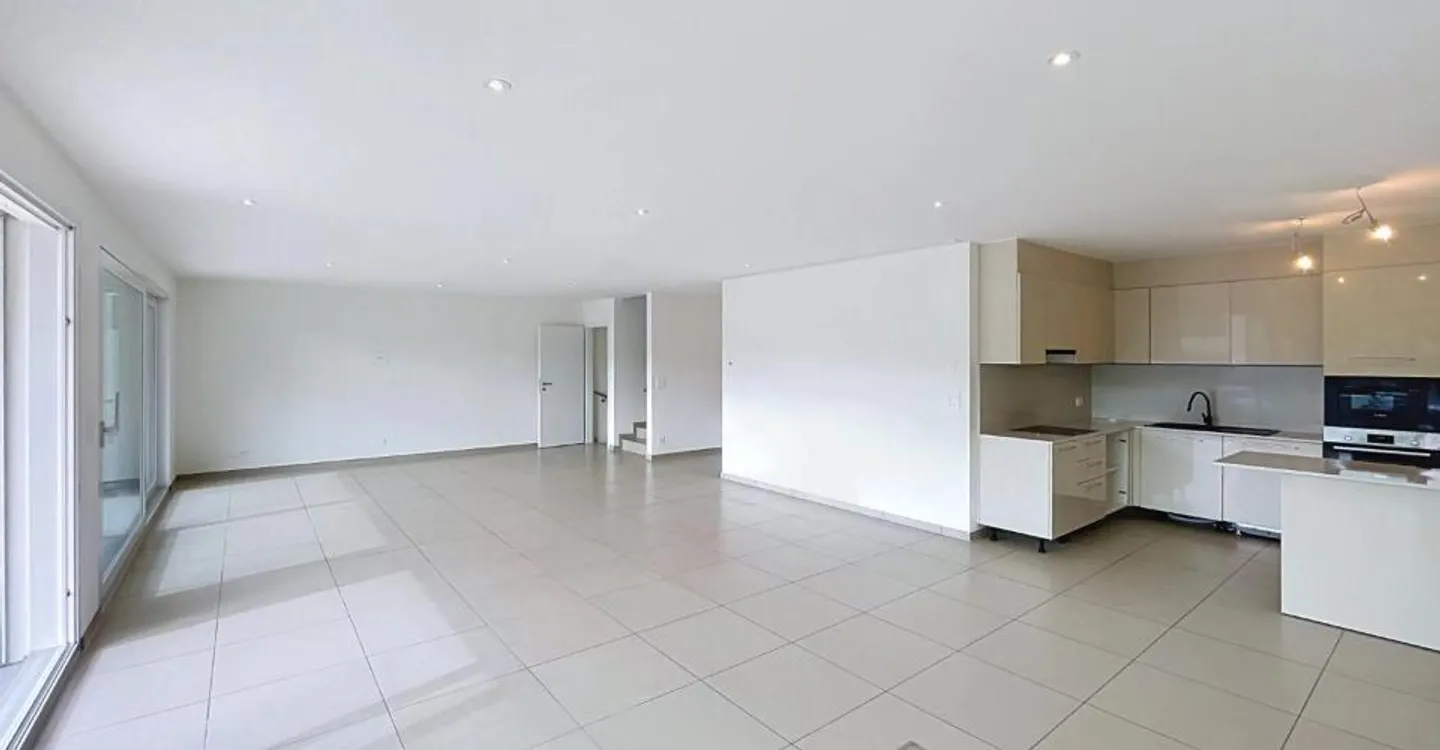 Spaziosa villa di 5,5 stanze con terrazza e giardino - Foto 3 di 12