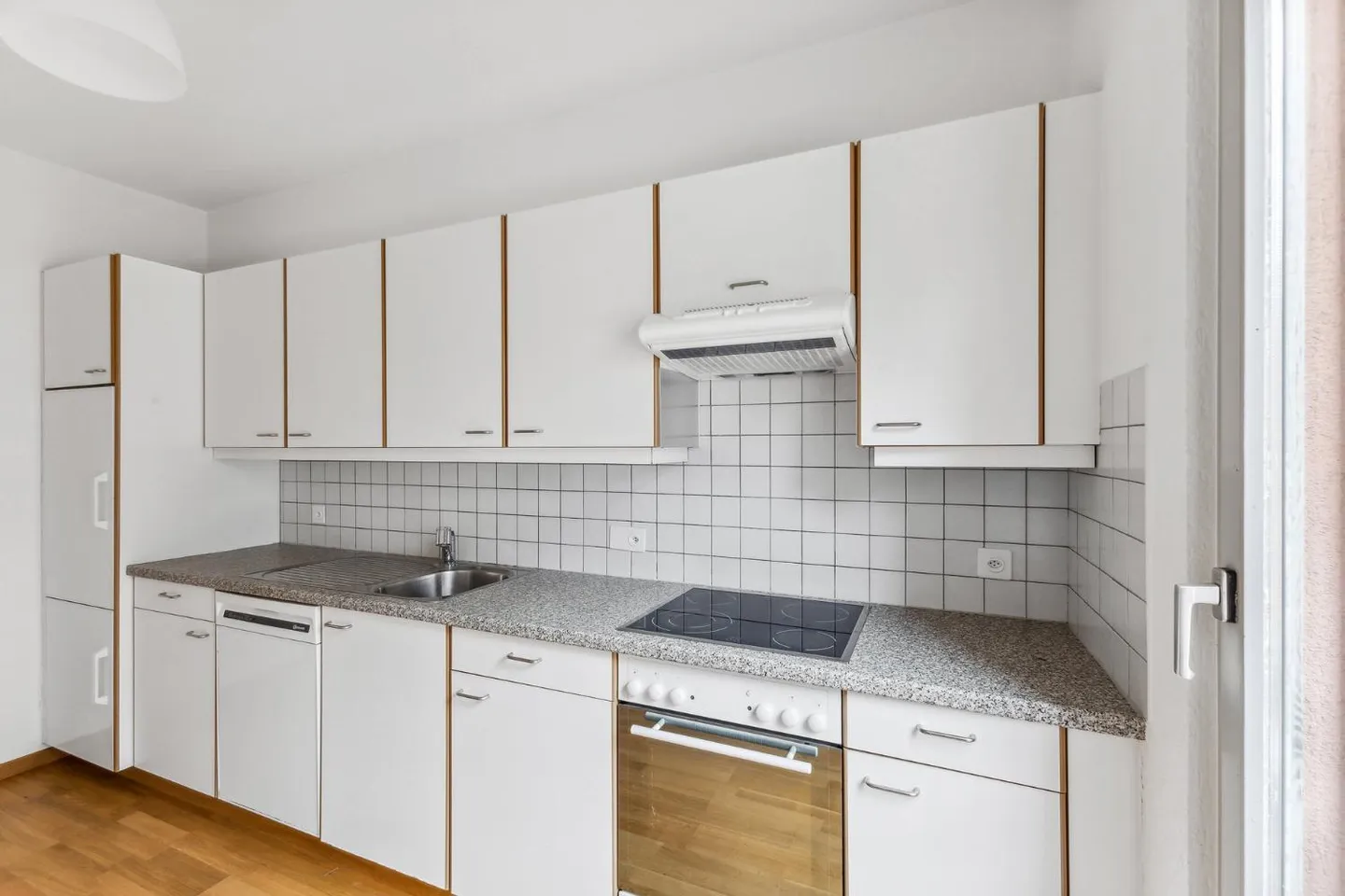 Charming 3.5 Room Apartment - Photo 2 of 7
