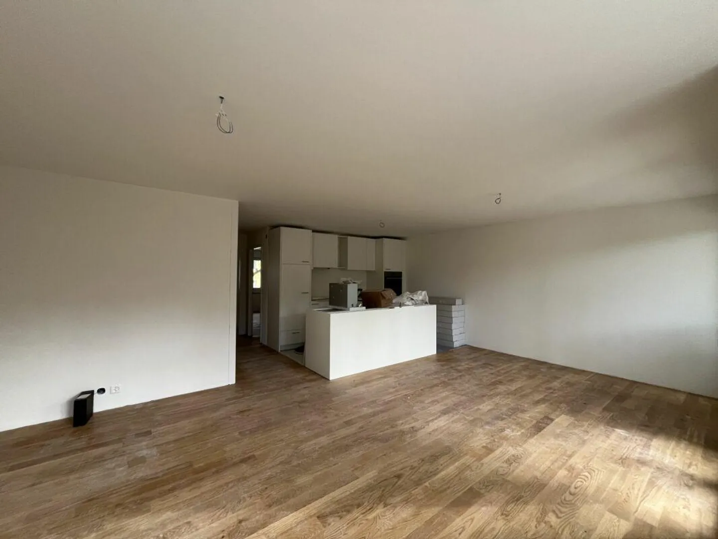 Renovation - Well connected and beautiful living - Photo 3 of 8