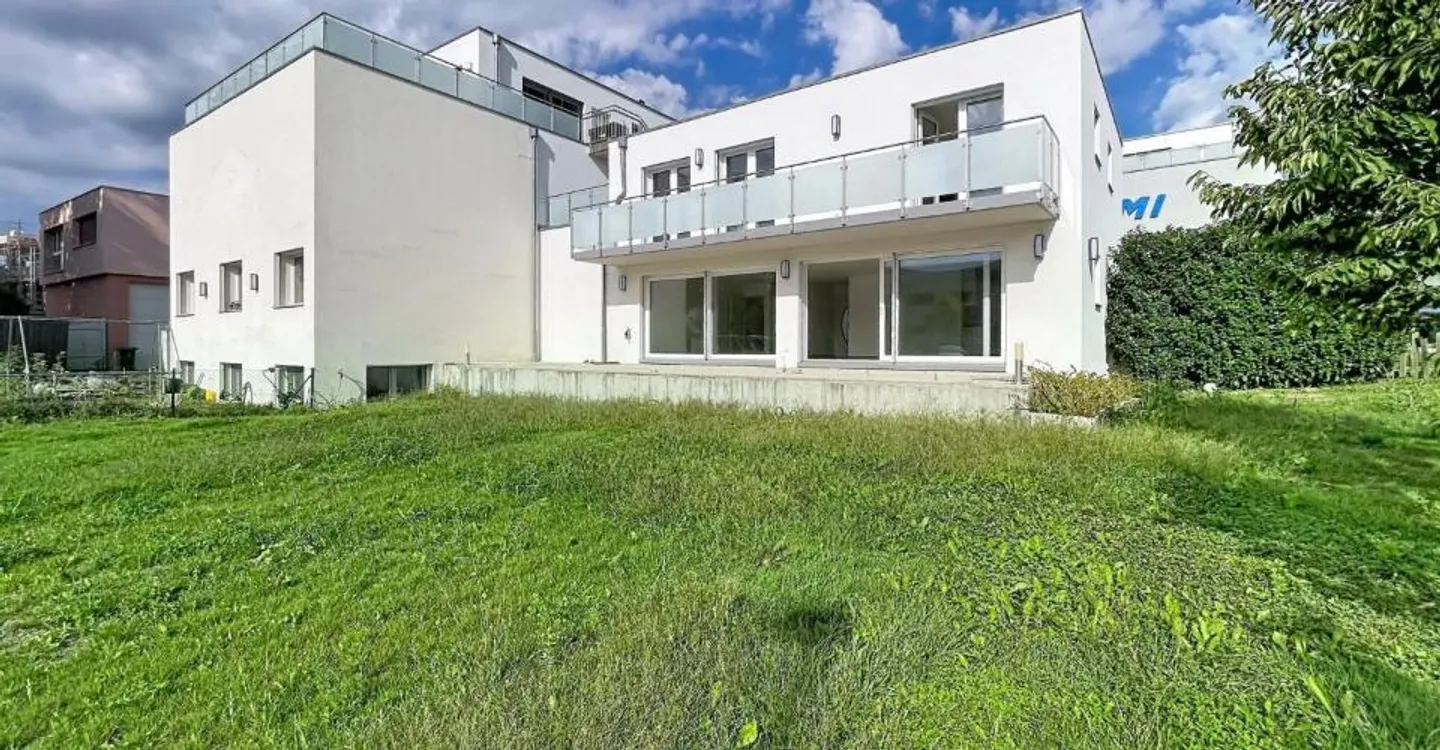 Spaziosa villa di 5,5 stanze con terrazza e giardino - Foto 2 di 12