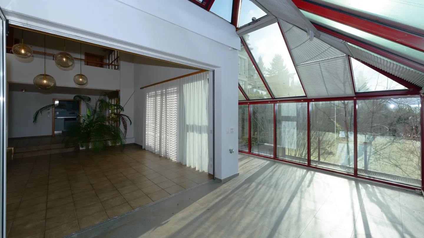 Casa unifamiliare indipendente con piscina, giardino d'inverno, sauna, ecc. in una posizione panoramica - Foto 7 di 20