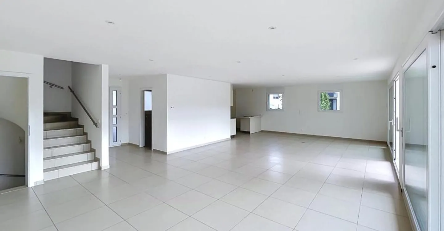 Spaziosa villa di 5,5 stanze con terrazza e giardino - Foto 6 di 12