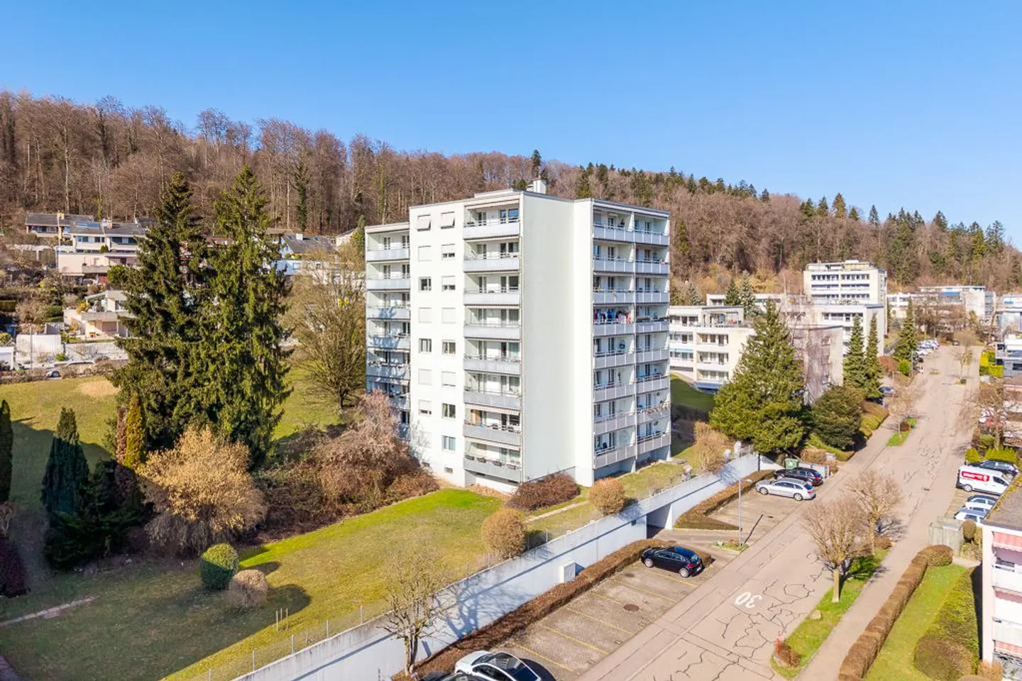 Charming apartment with a panoramic view in a central location - Photo 2 of 10