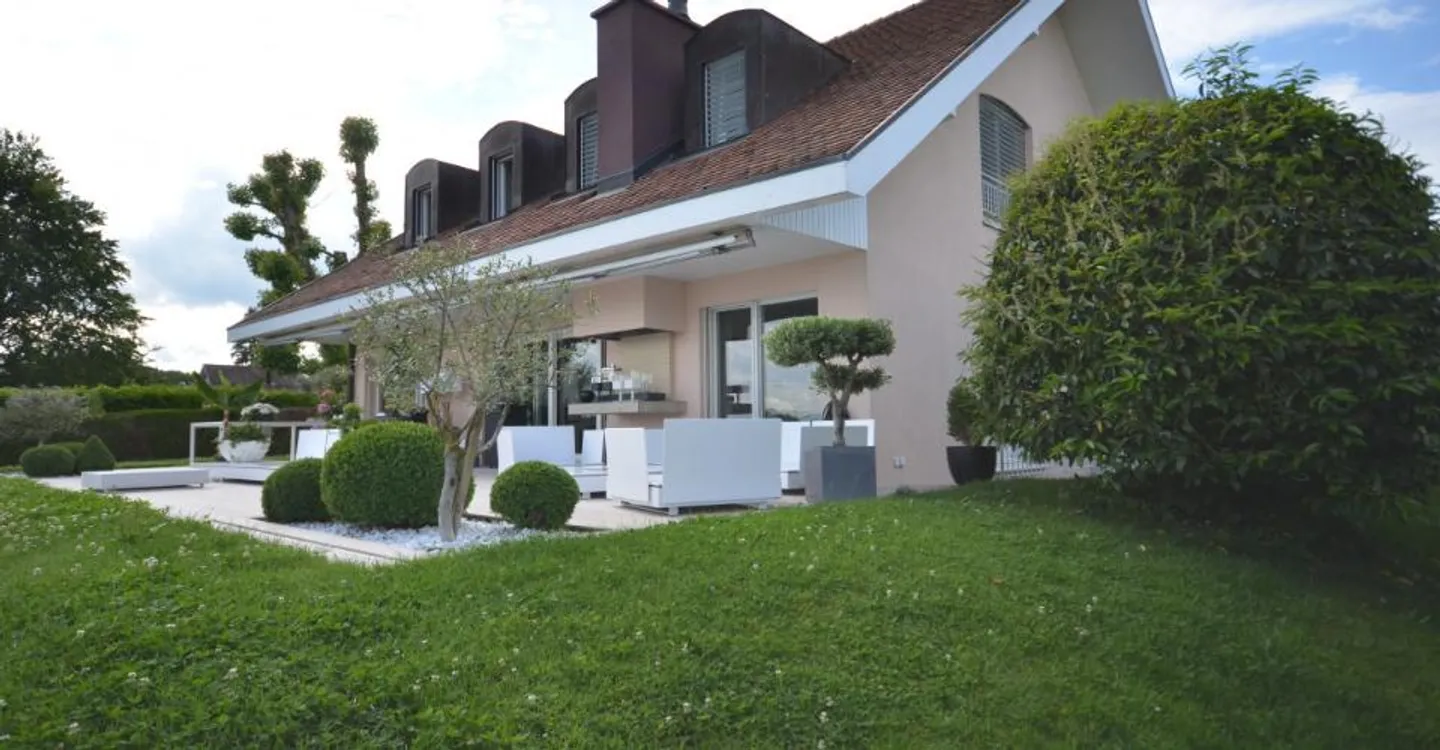 SAINT-PREX - TWO VILLAS ON THE SHORE OF LAKE LEMAN, WITH PRIVATE ACCESS TO THE LAKE - Photo 2 of 12