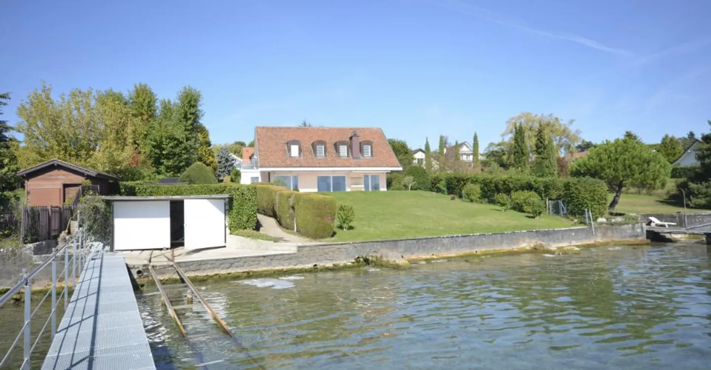 SAINT-PREX - TWO VILLAS ON THE SHORE OF LAKE LEMAN, WITH PRIVATE ACCESS TO THE LAKE - Photo 4 of 12