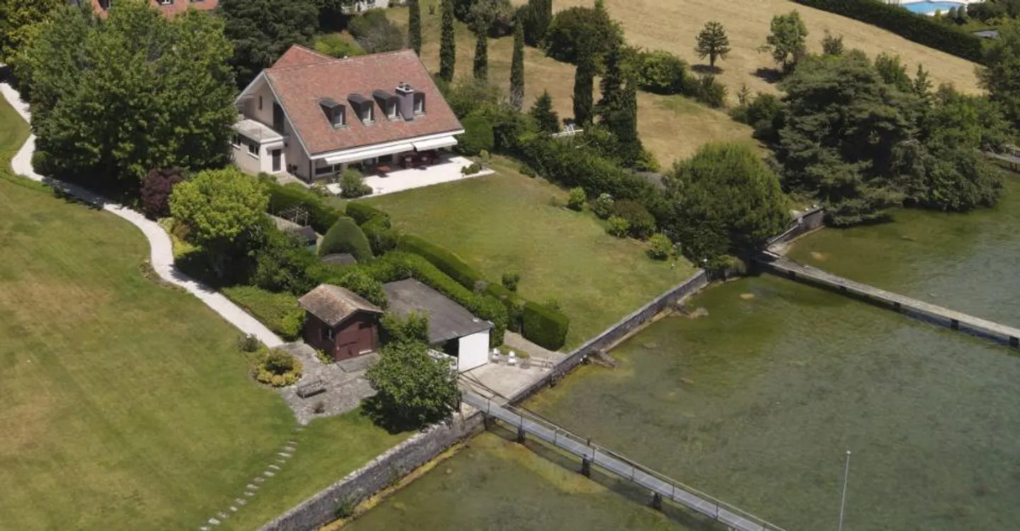 SAINT-PREX - TWO VILLAS ON THE SHORE OF LAKE LEMAN, WITH PRIVATE ACCESS TO THE LAKE - Photo 1 of 12