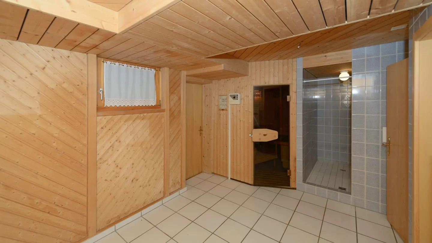 Casa unifamiliare indipendente con piscina, giardino d'inverno, sauna, ecc. in una posizione panoramica - Foto 17 di 20