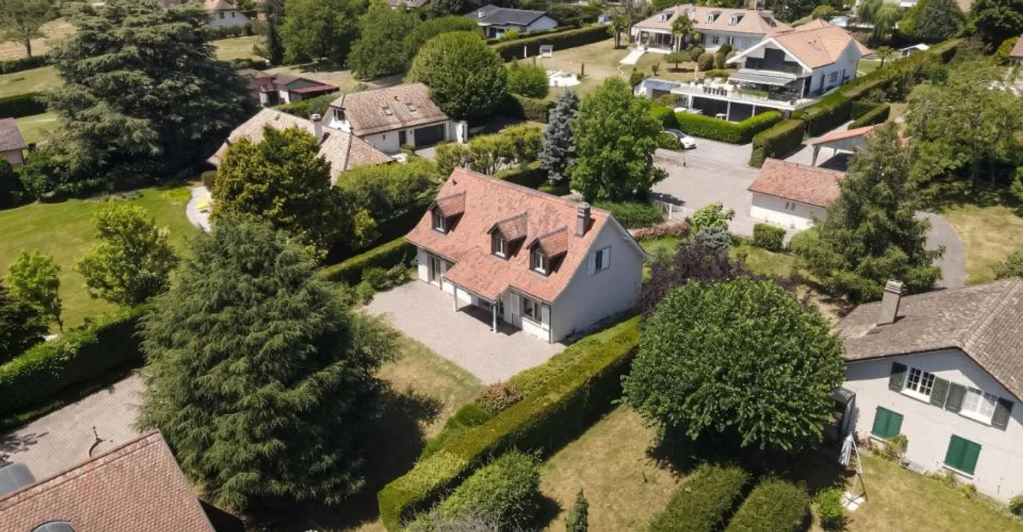 SAINT-PREX - TWO VILLAS ON THE SHORE OF LAKE LEMAN, WITH PRIVATE ACCESS TO THE LAKE - Photo 10 of 12