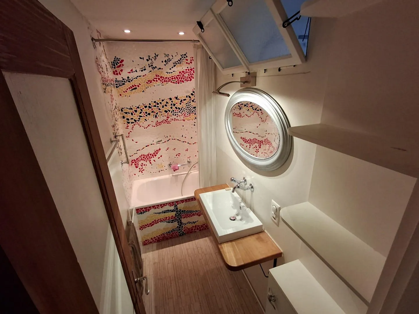 4.5-Room Old Building Apartment with Lake View in Horgen - Photo 7 of 10